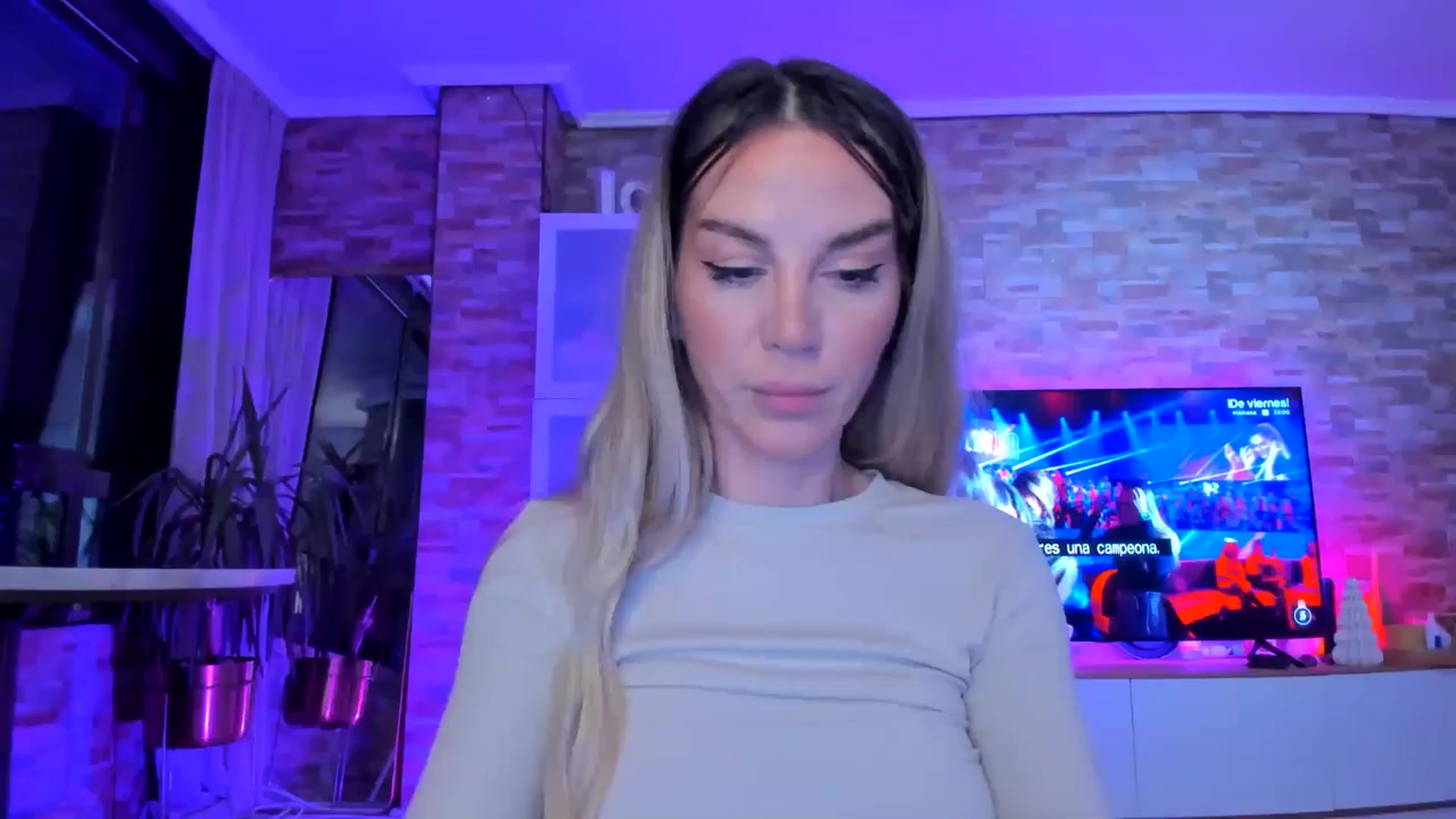 Gallery image thumbnail from Alesia_'s myfreecams stream on, 11/08/2024, 24:43 image 11 of 20
