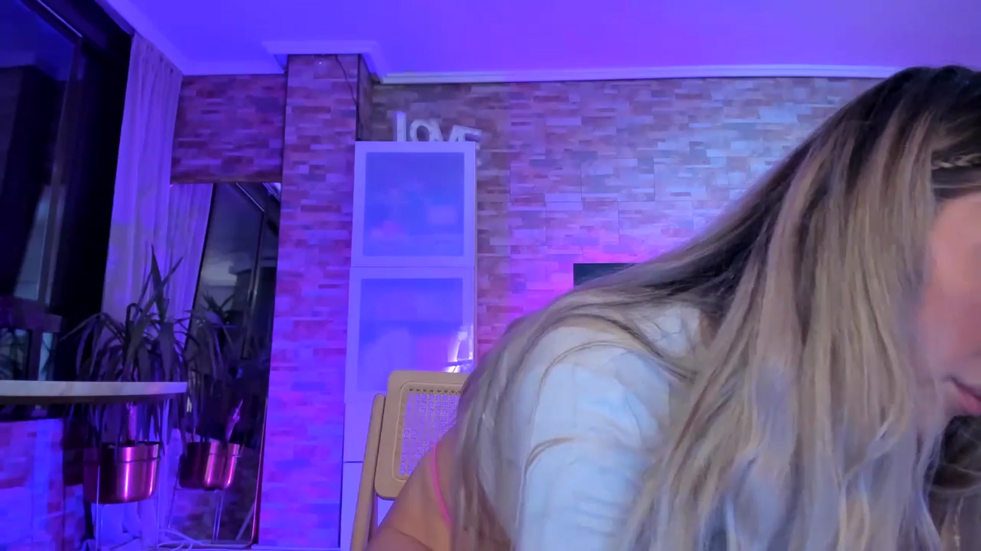 Gallery image thumbnail from Alesia_'s myfreecams stream on, 11/08/2024, 24:43 image 5 of 20