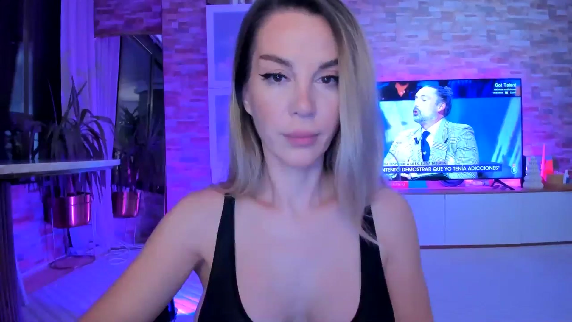 Gallery image thumbnail from Alesia_'s myfreecams stream on, 11/08/2024, 23:26 image 2 of 20