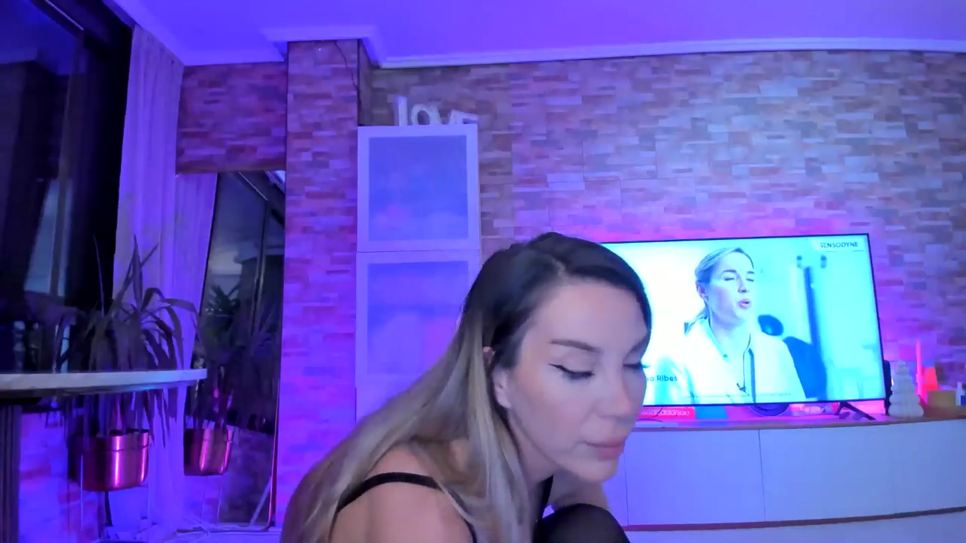 Gallery image thumbnail from Alesia_'s myfreecams stream on, 11/08/2024, 23:26 image 9 of 20