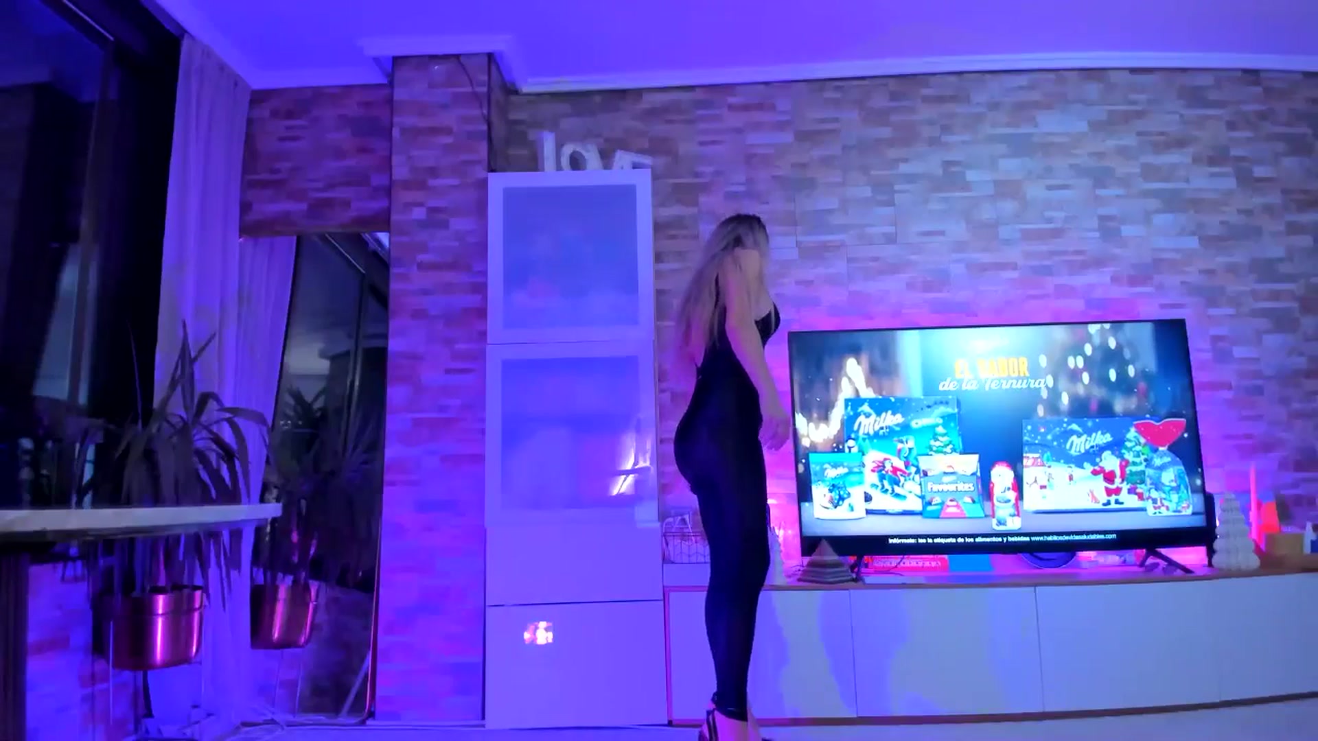 Gallery image thumbnail from Alesia_'s myfreecams stream on, 11/08/2024, 23:26 image 10 of 20