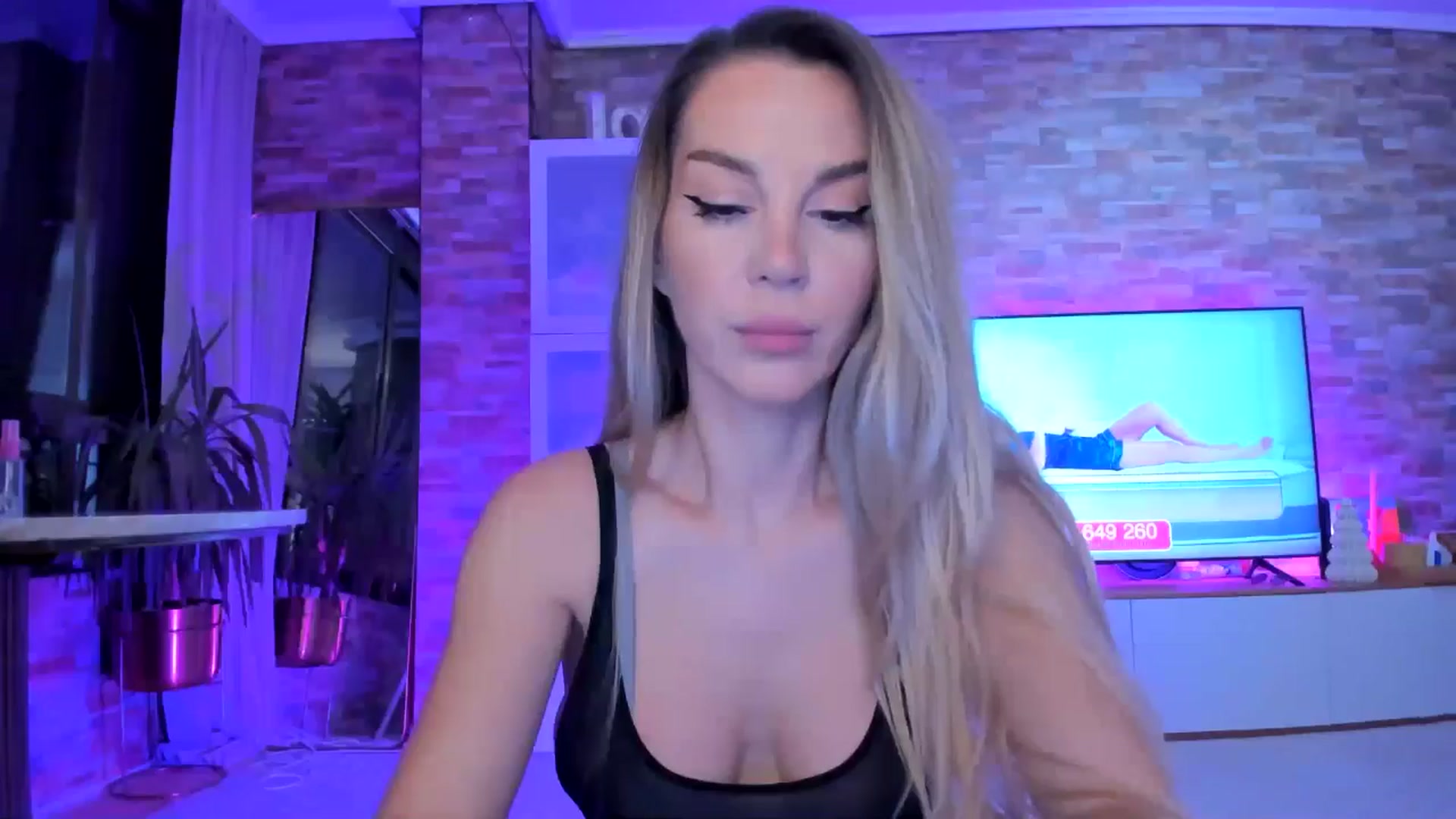 Gallery image thumbnail from Alesia_'s myfreecams stream on, 11/08/2024, 23:26 image 11 of 20