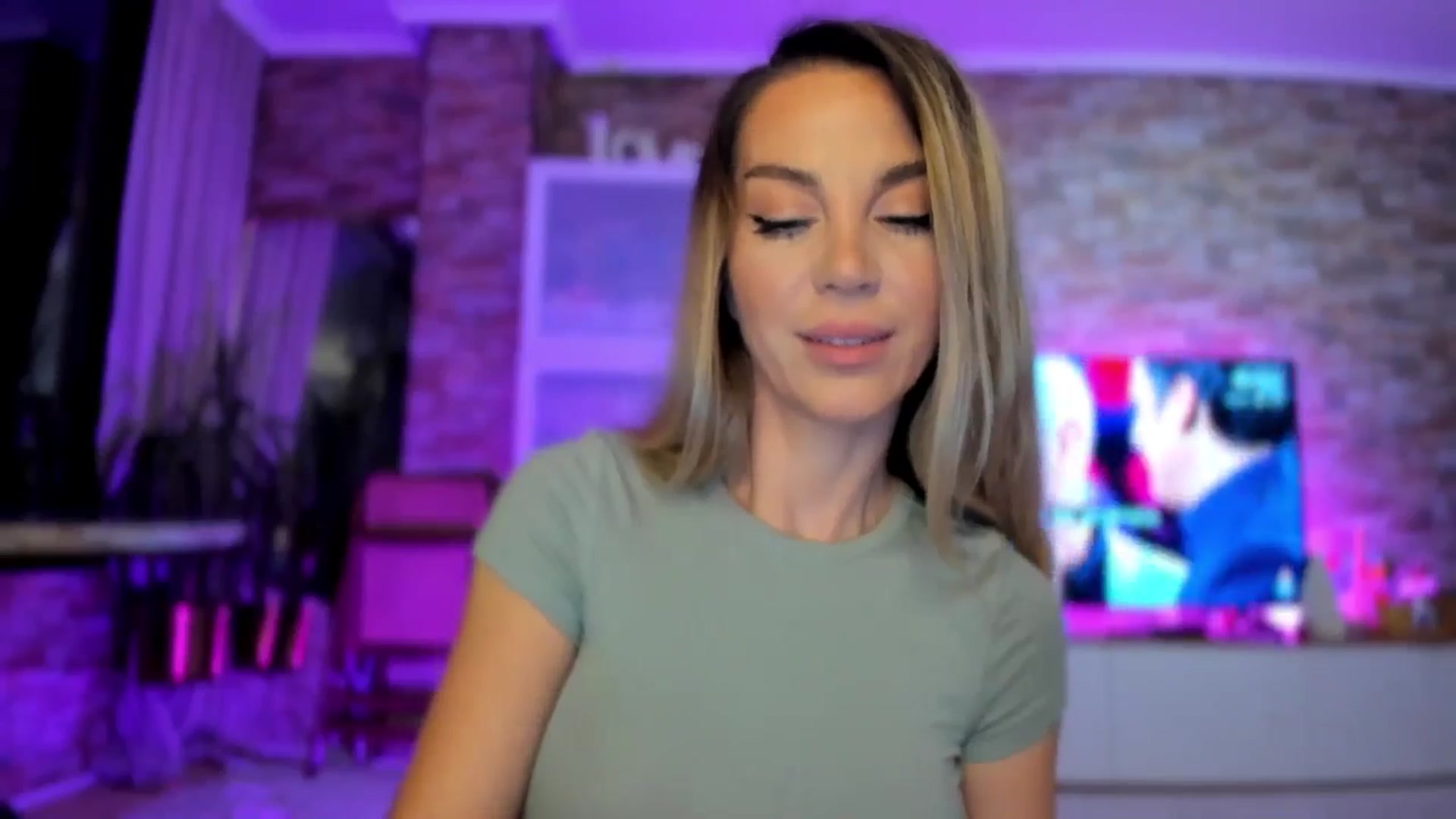 Gallery image thumbnail from Alesia_'s myfreecams stream on, 11/10/2024, 22:05 image 3 of 20