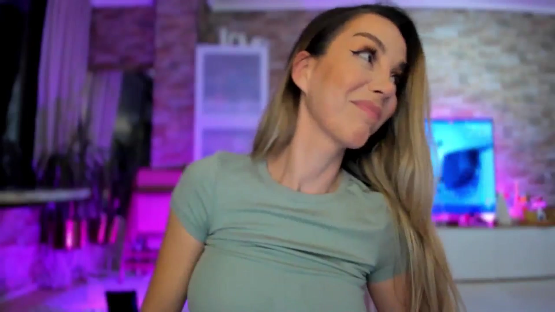 Gallery image thumbnail from Alesia_'s myfreecams stream on, 11/10/2024, 22:05 image 13 of 20