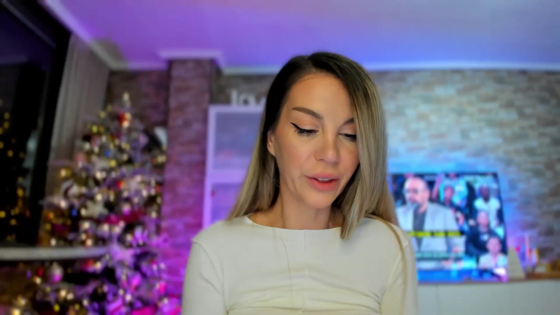 Gallery image thumbnail from Alesia_'s myfreecams stream on, 11/14/2024, 02:00 image 5 of 20
