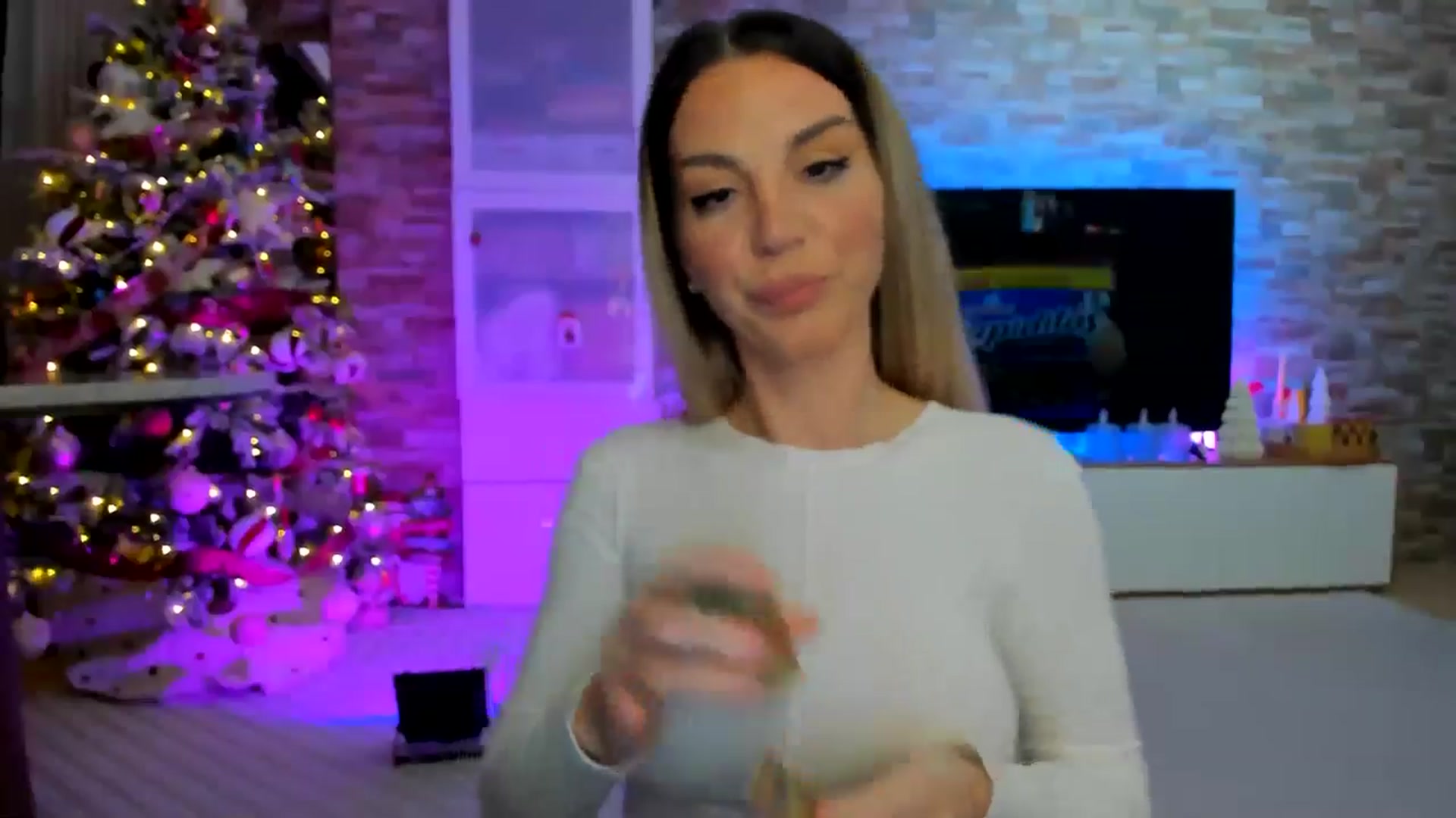 Gallery image thumbnail from Alesia_'s myfreecams stream on, 11/17/2024, 01:44 image 6 of 20
