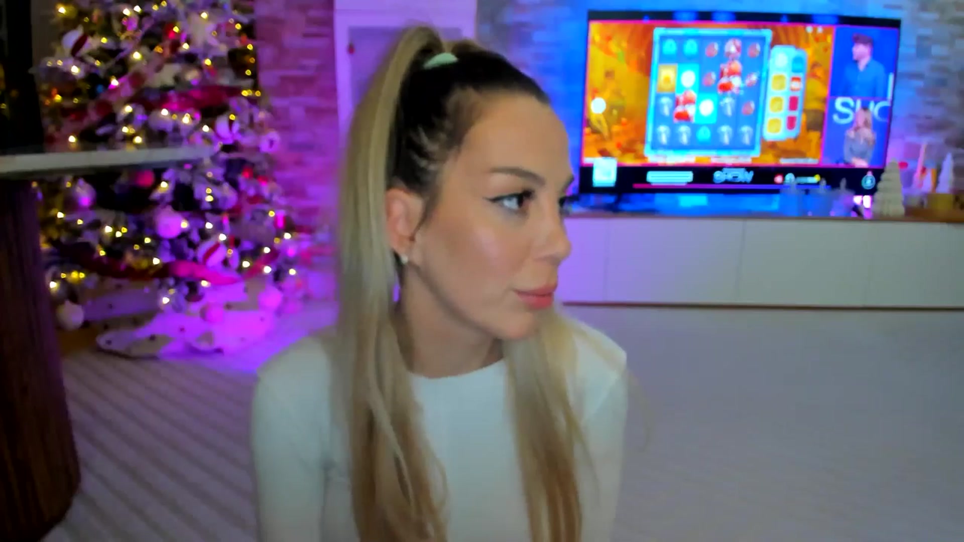 Gallery image thumbnail from Alesia_'s myfreecams stream on, 11/17/2024, 01:44 image 18 of 20