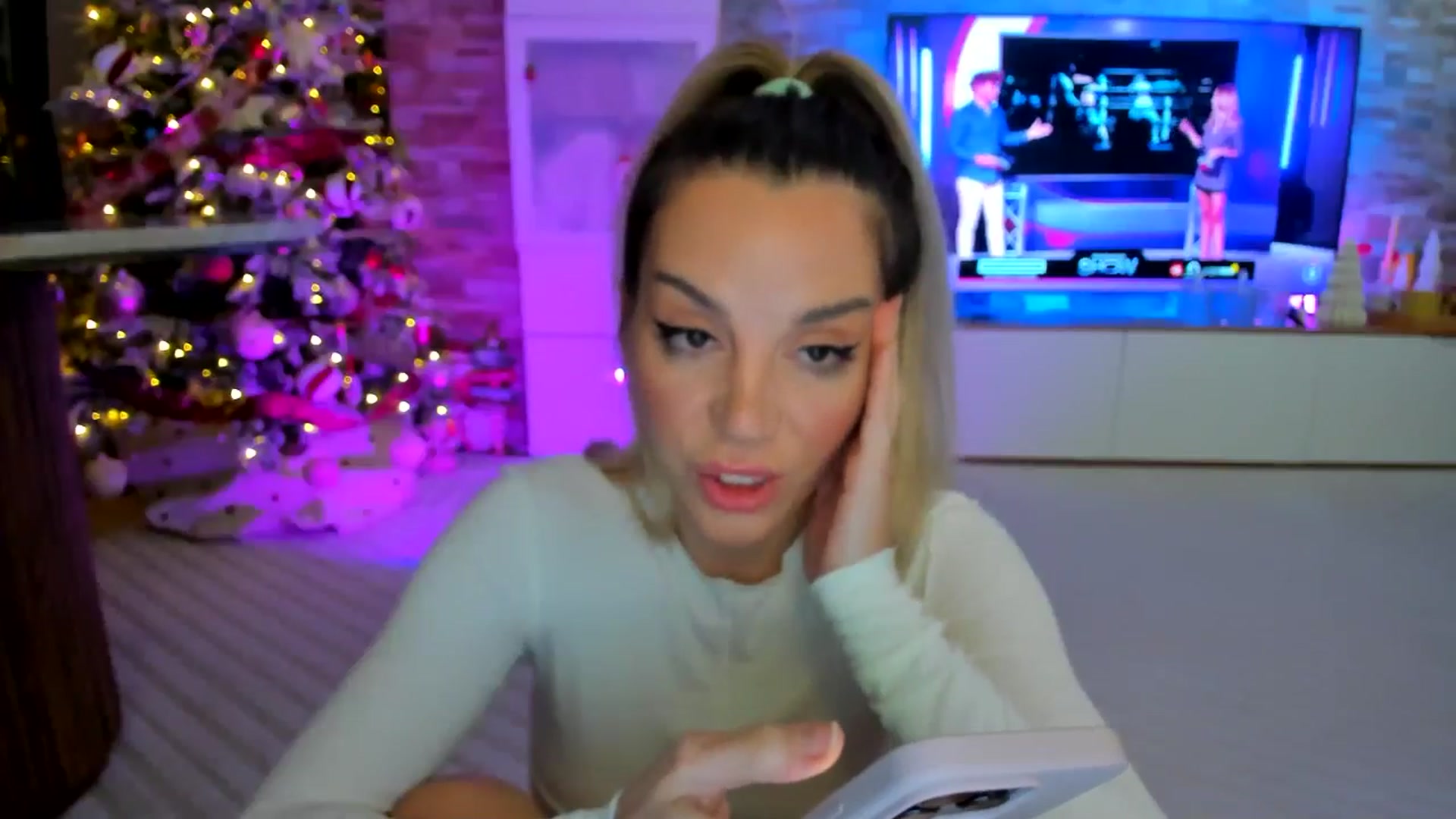 Gallery image thumbnail from Alesia_'s myfreecams stream on, 11/17/2024, 01:44 image 19 of 20