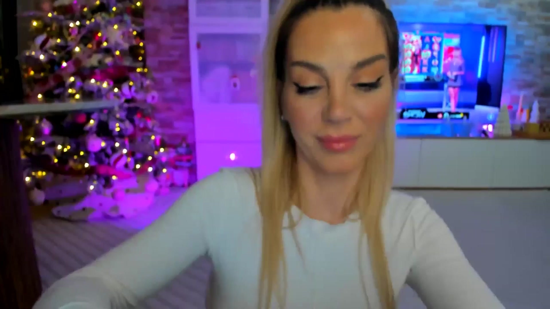 Gallery image thumbnail from Alesia_'s myfreecams stream on, 11/17/2024, 01:44 image 17 of 20