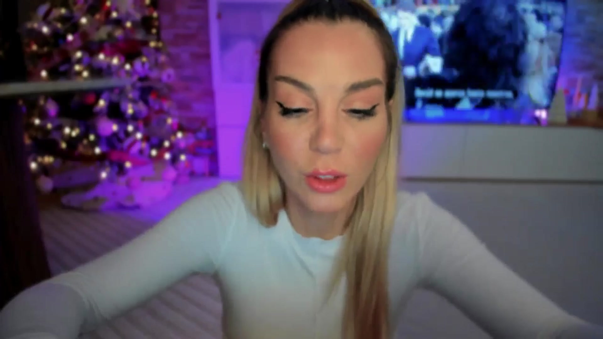 Gallery image thumbnail from Alesia_'s myfreecams stream on, 11/17/2024, 01:44 image 20 of 20