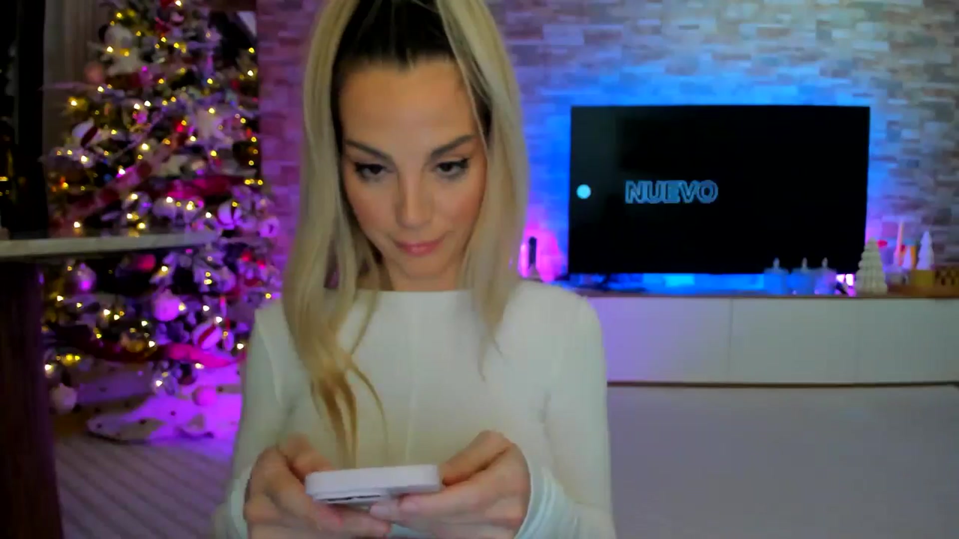 Gallery image thumbnail from Alesia_'s myfreecams stream on, 11/17/2024, 01:44 image 16 of 20