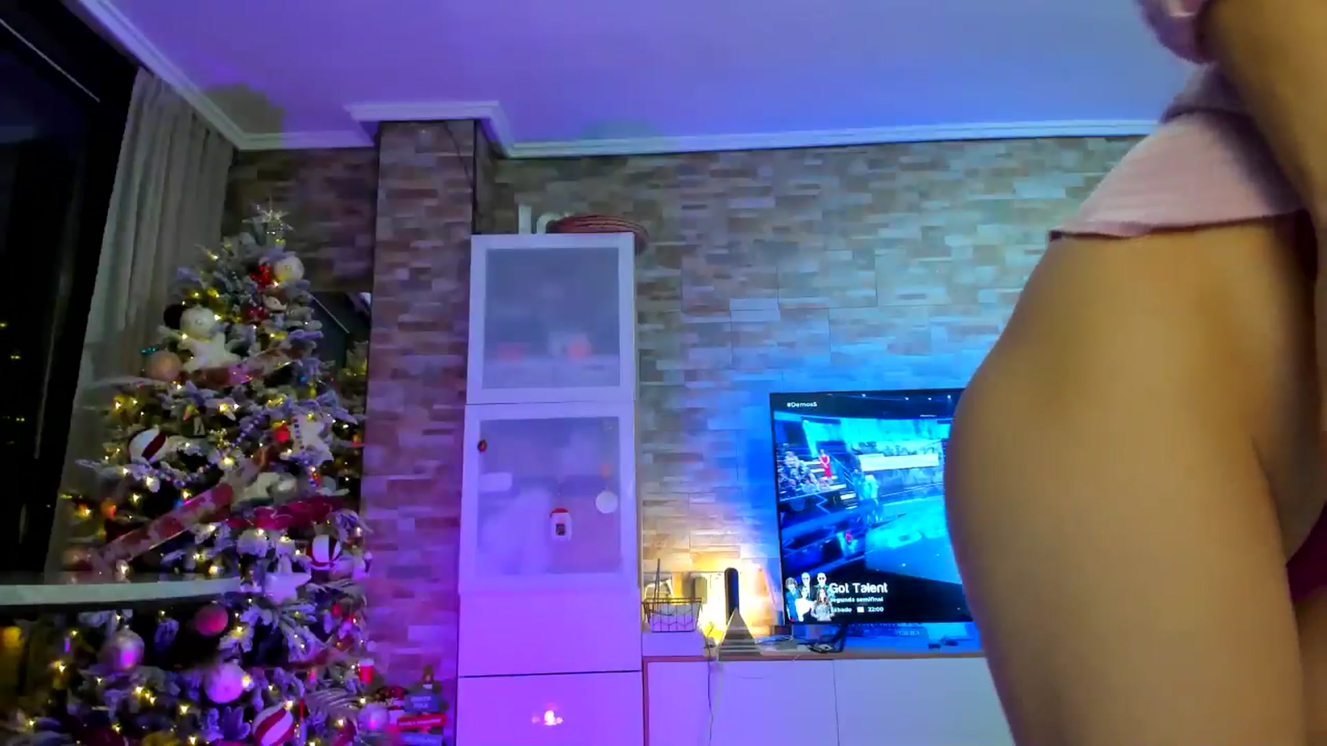 Gallery image thumbnail from Alesia_'s myfreecams stream on, 11/20/2024, 23:00 image 7 of 20