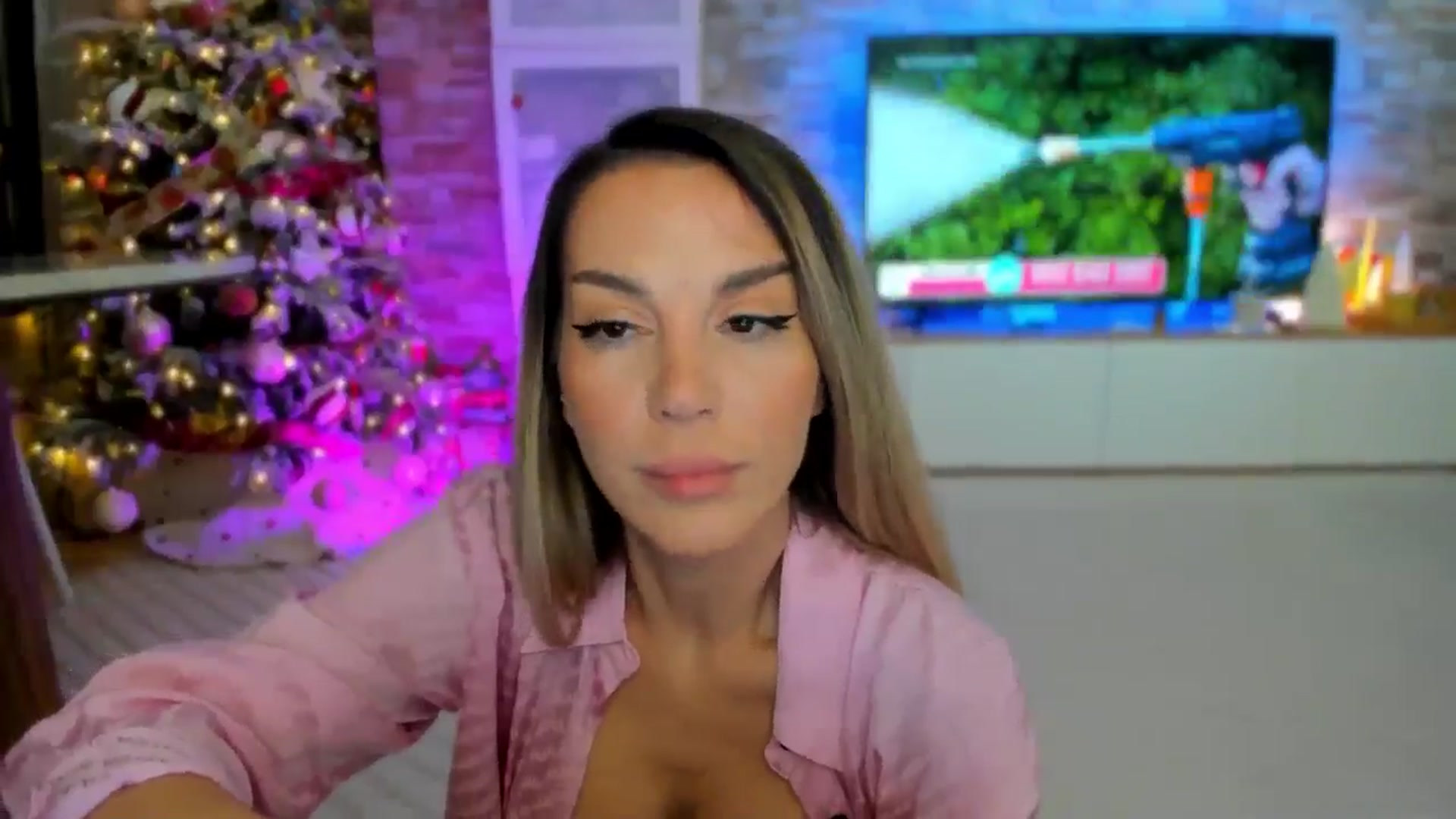 Gallery image thumbnail from Alesia_'s myfreecams stream on, 11/21/2024, 01:06 image 19 of 20