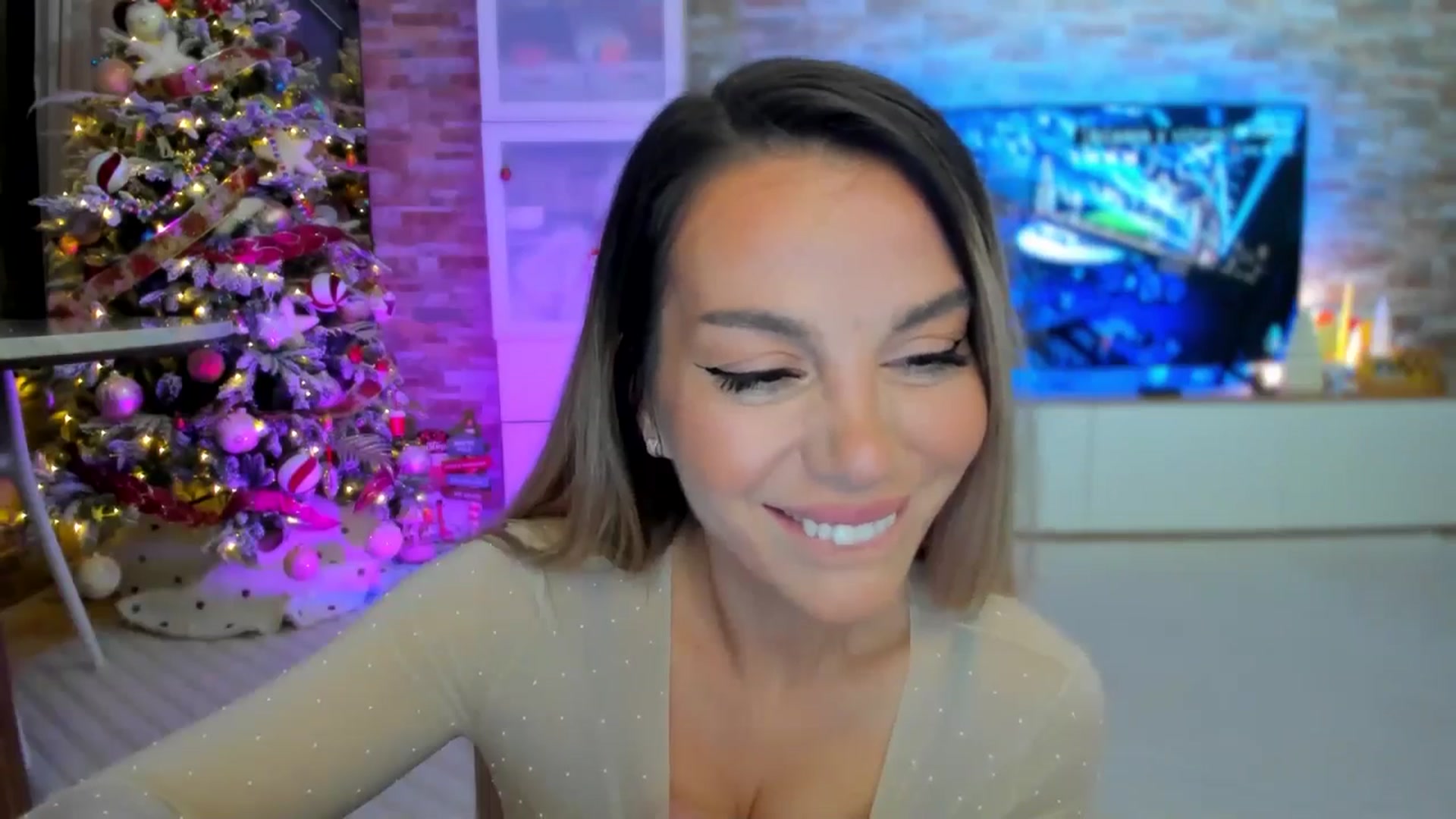 Gallery image thumbnail from Alesia_'s myfreecams stream on, 11/24/2024, 24:38 image 7 of 20