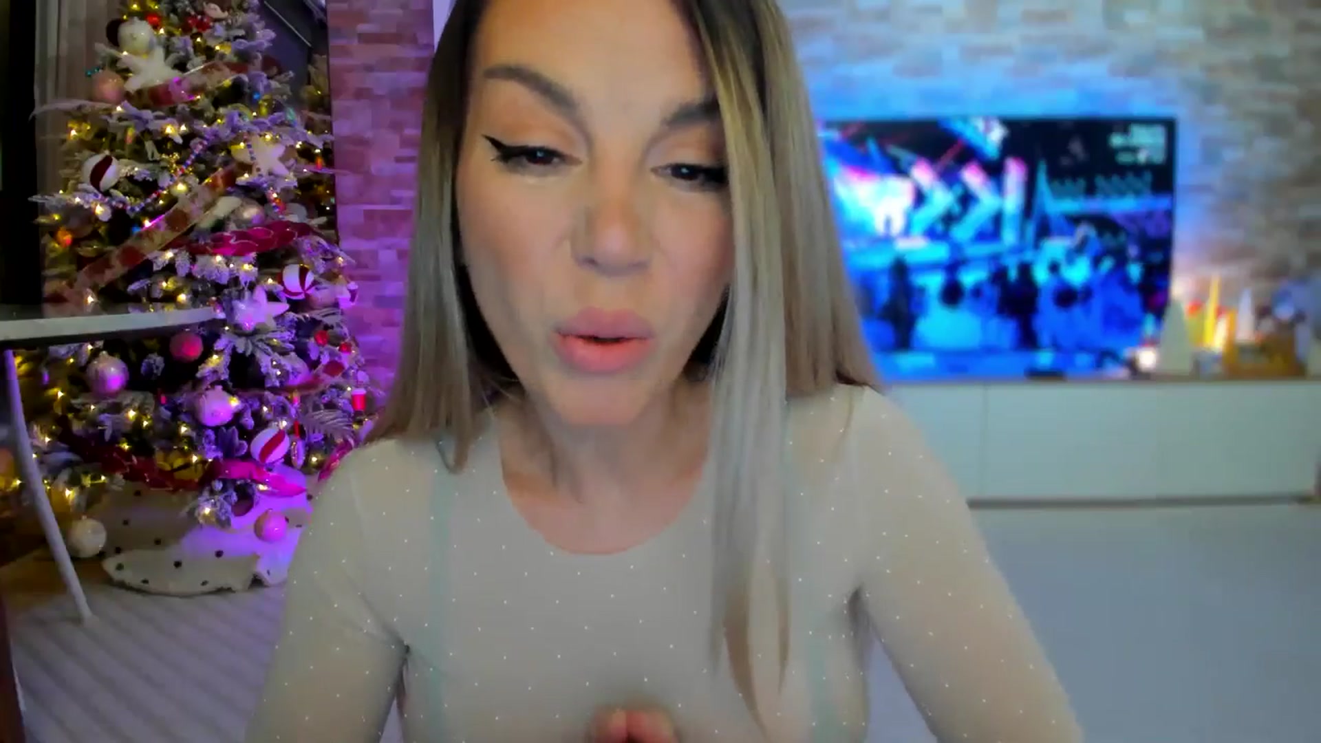 Gallery image thumbnail from Alesia_'s myfreecams stream on, 11/24/2024, 24:38 image 2 of 20