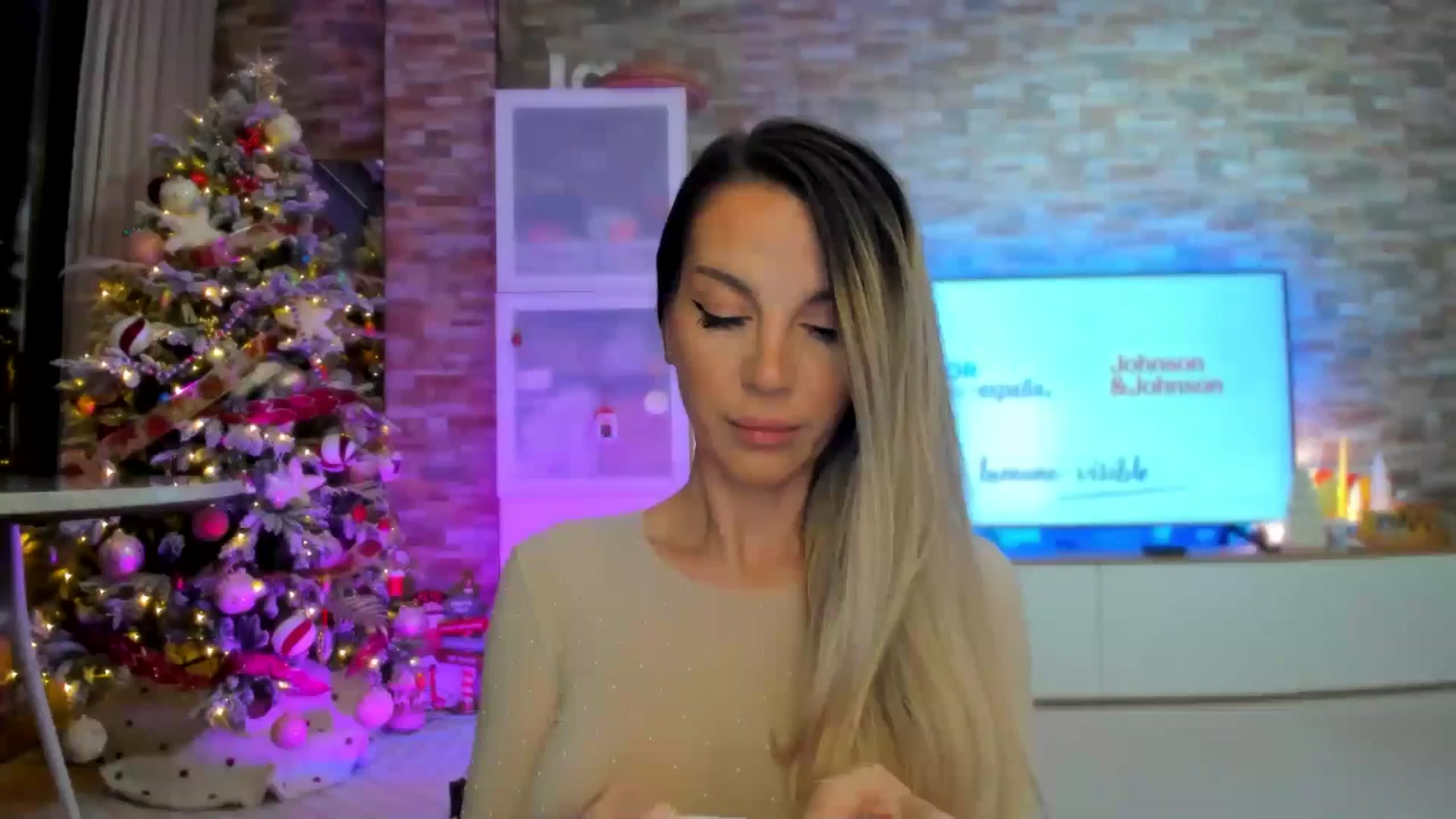 Gallery image thumbnail from Alesia_'s myfreecams stream on, 11/24/2024, 24:38 image 17 of 20