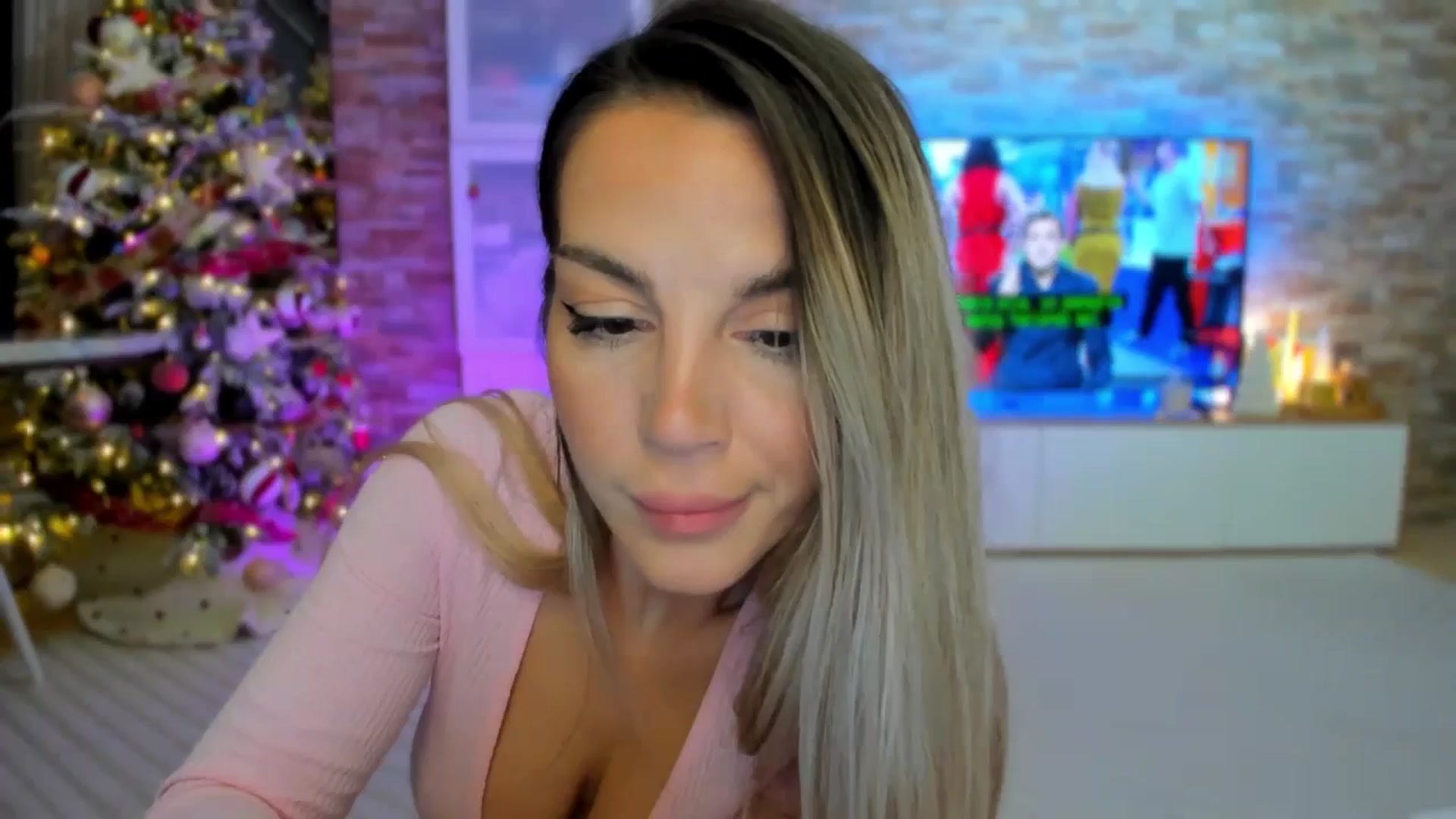 Gallery image thumbnail from Alesia_'s myfreecams stream on, 11/25/2024, 24:36 image 20 of 20