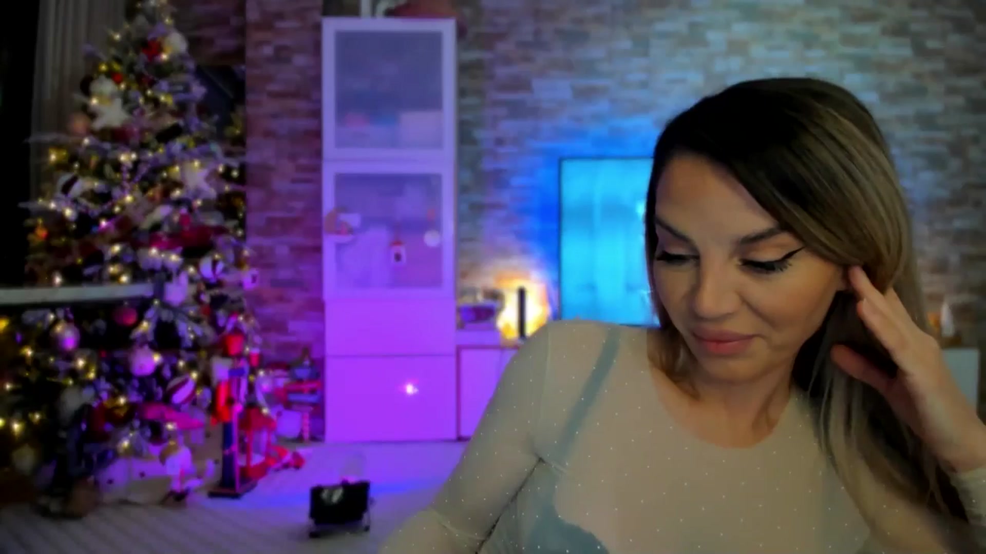 Gallery image thumbnail from Alesia_'s myfreecams stream on, 11/27/2024, 23:50 image 6 of 20