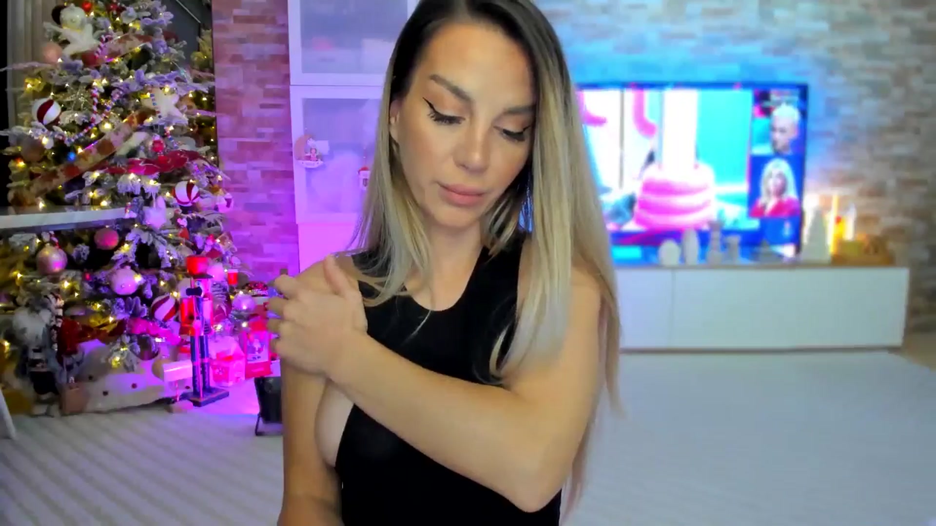 Gallery image thumbnail from Alesia_'s myfreecams stream on, 12/02/2024, 24:02 image 17 of 20