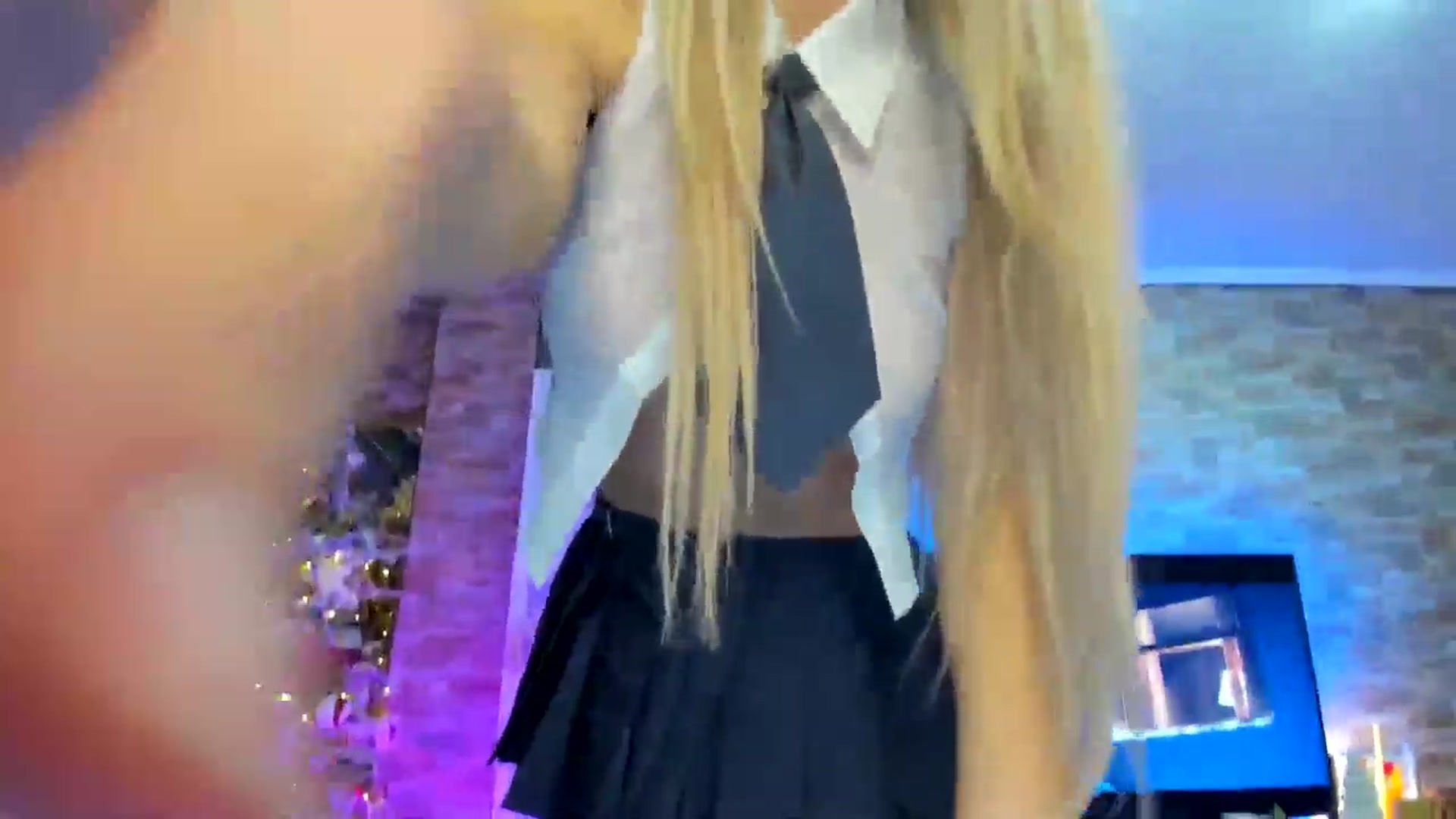 Gallery image thumbnail from Alesia_'s myfreecams stream on, 12/03/2024, 24:01 image 6 of 20