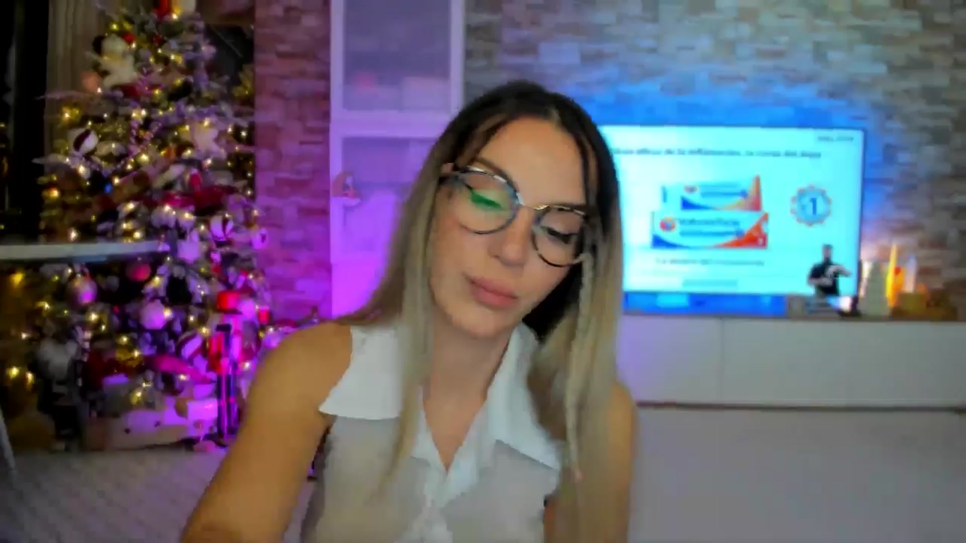 Gallery image thumbnail from Alesia_'s myfreecams stream on, 12/03/2024, 02:09 image 9 of 20