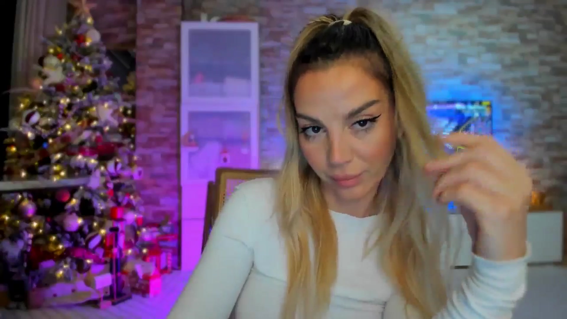 Gallery image thumbnail from Alesia_'s myfreecams stream on, 12/05/2024, 24:38 image 18 of 20