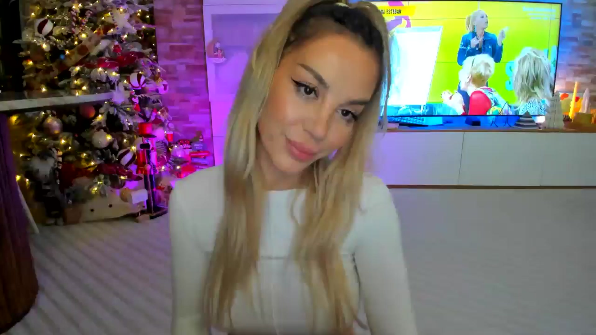 Gallery image thumbnail from Alesia_'s myfreecams stream on, 12/05/2024, 01:51 image 11 of 20