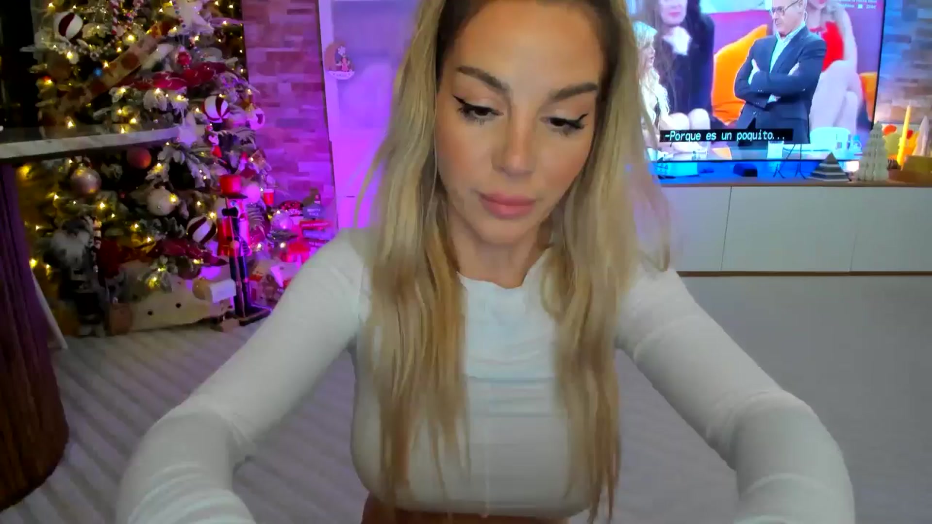 Gallery image thumbnail from Alesia_'s myfreecams stream on, 12/05/2024, 01:51 image 14 of 20
