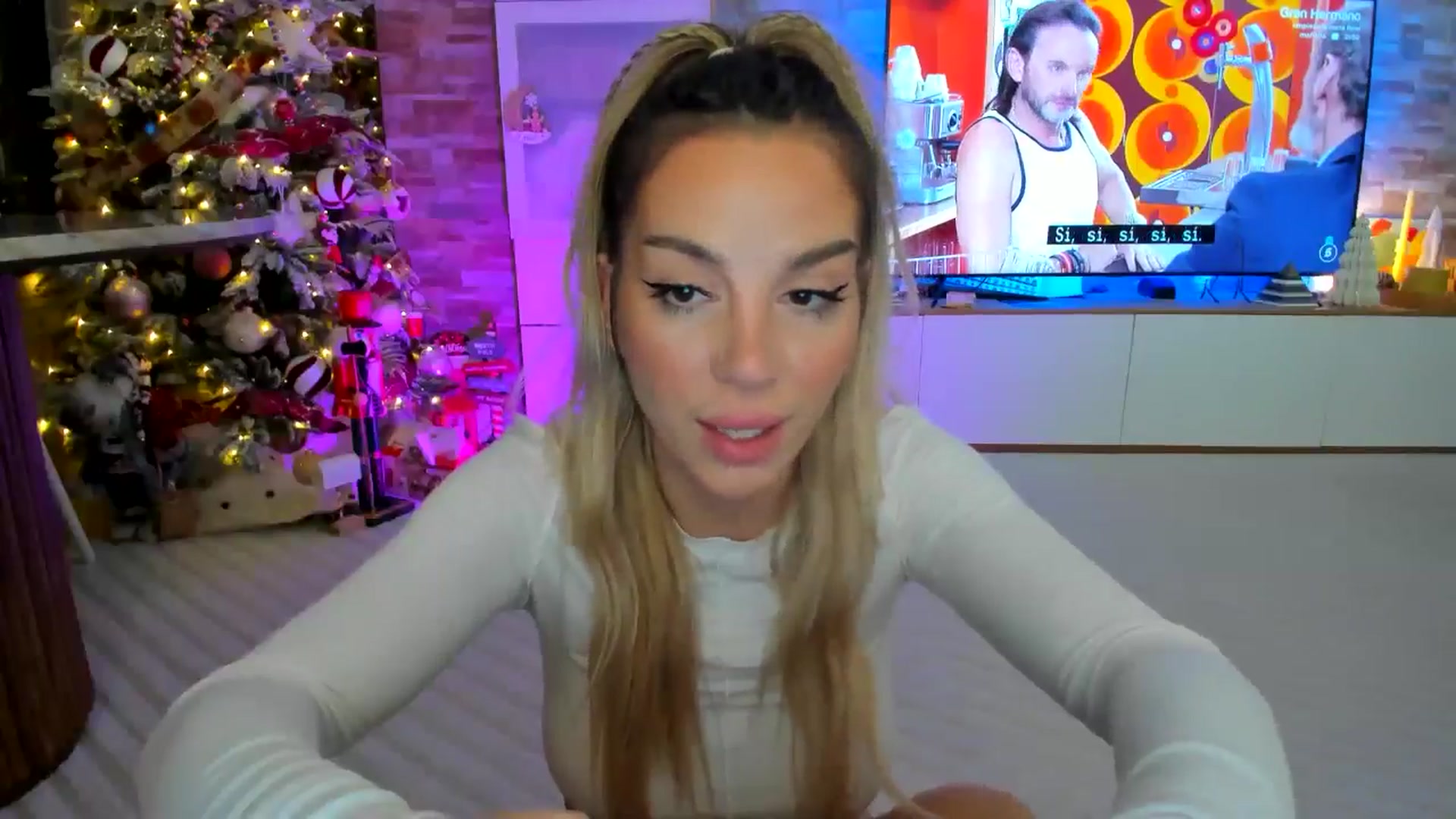 Gallery image thumbnail from Alesia_'s myfreecams stream on, 12/05/2024, 01:51 image 13 of 20