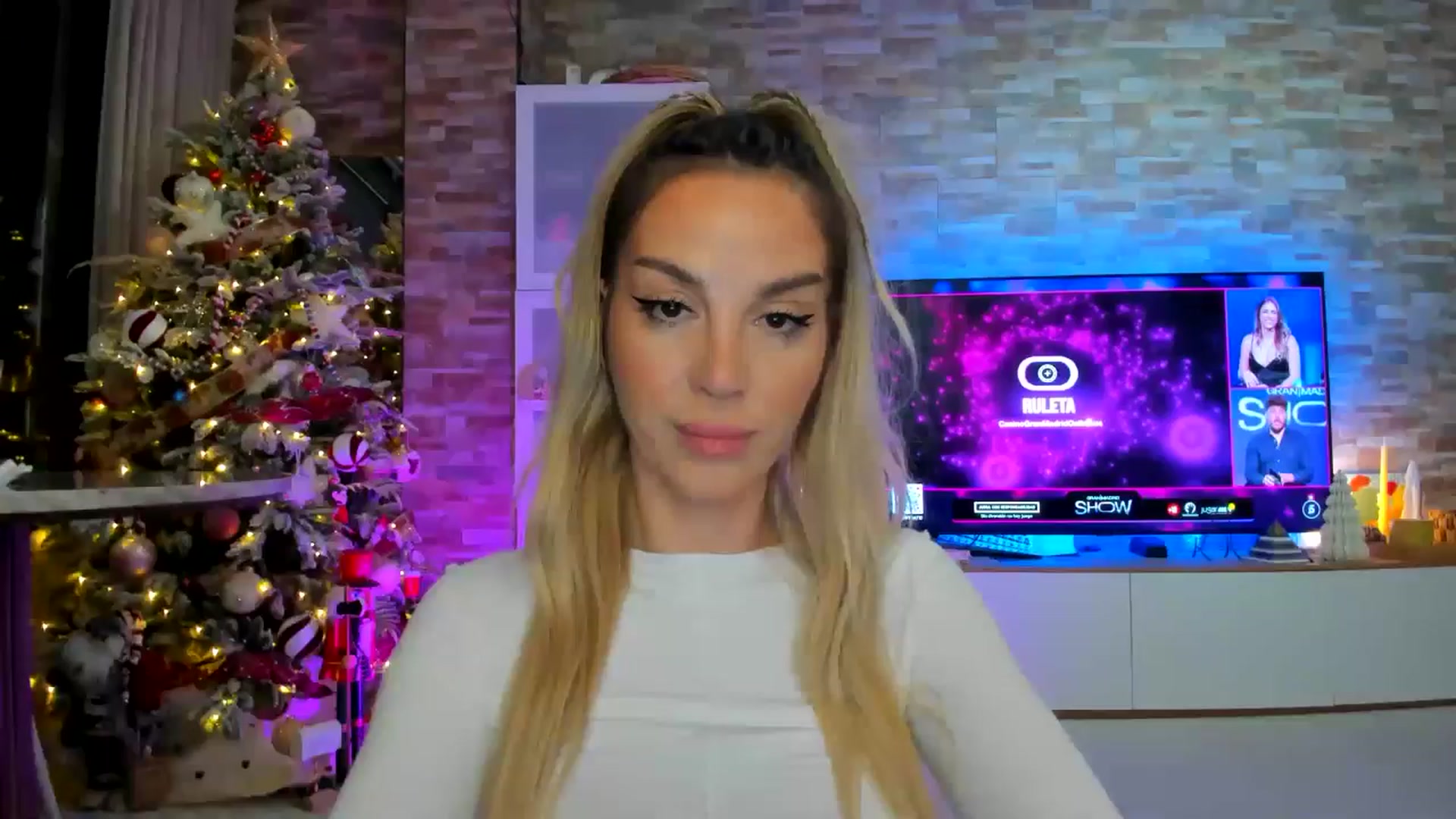 Gallery image thumbnail from Alesia_'s myfreecams stream on, 12/05/2024, 01:51 image 8 of 20