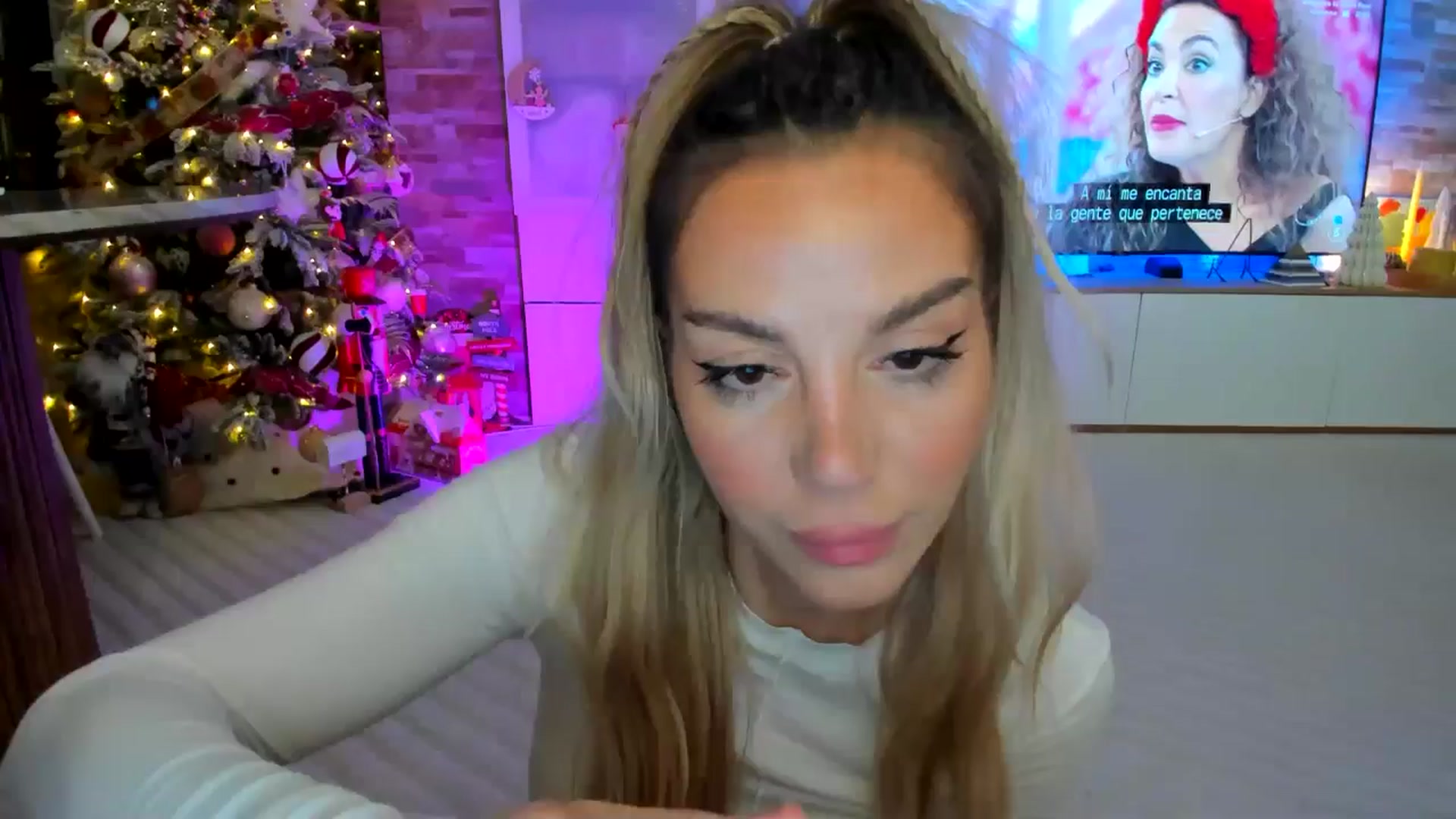 Gallery image thumbnail from Alesia_'s myfreecams stream on, 12/05/2024, 01:51 image 18 of 20