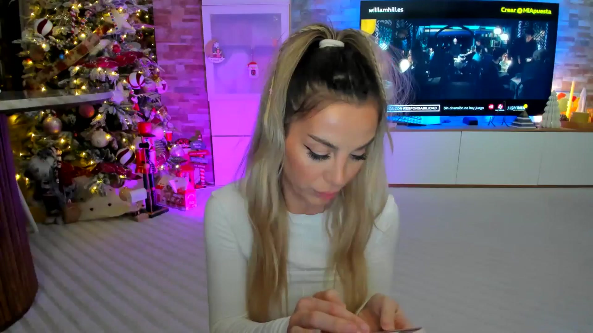 Gallery image thumbnail from Alesia_'s myfreecams stream on, 12/05/2024, 01:51 image 10 of 20