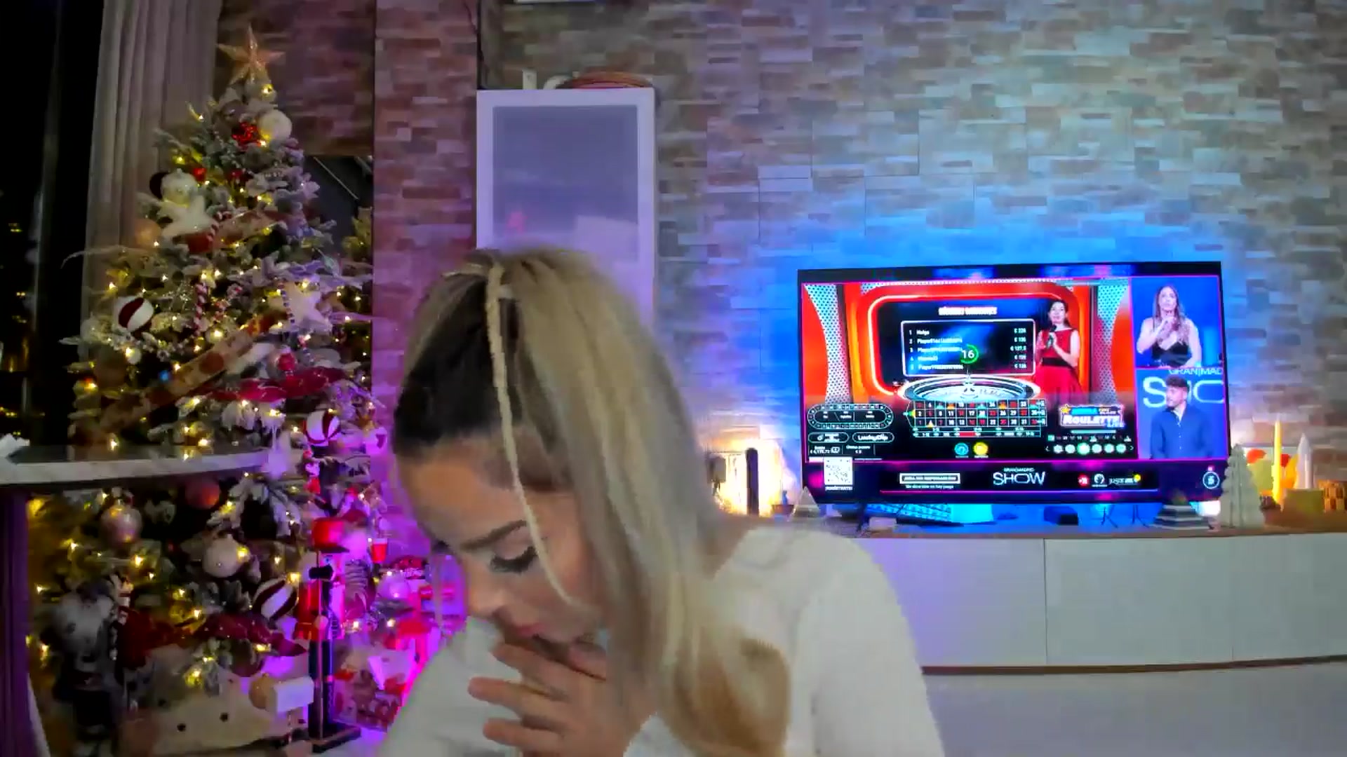 Gallery image thumbnail from Alesia_'s myfreecams stream on, 12/05/2024, 01:51 image 7 of 20