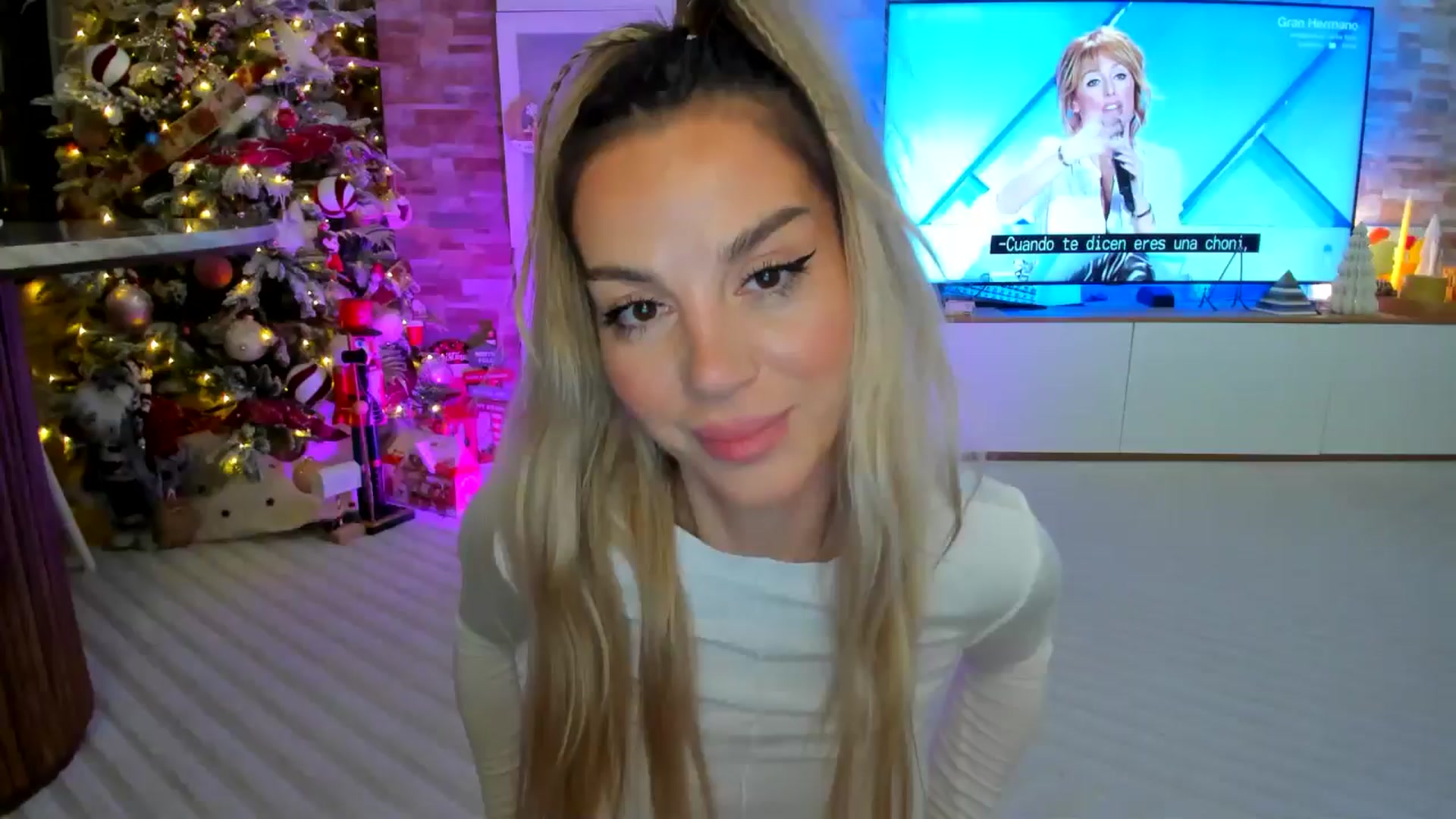 Gallery image thumbnail from Alesia_'s myfreecams stream on, 12/05/2024, 01:51 image 12 of 20
