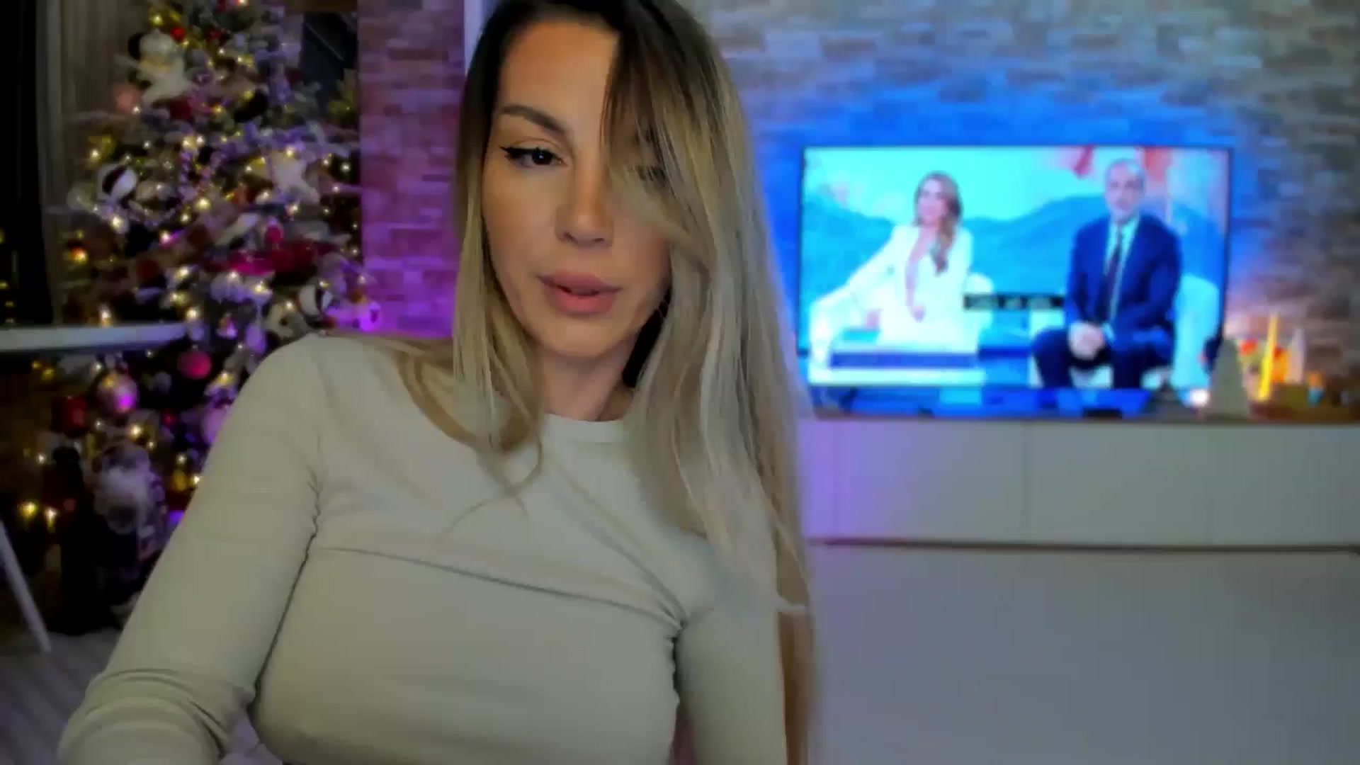 Gallery image thumbnail from Alesia_'s myfreecams stream on, 12/07/2024, 24:01 image 1 of 20