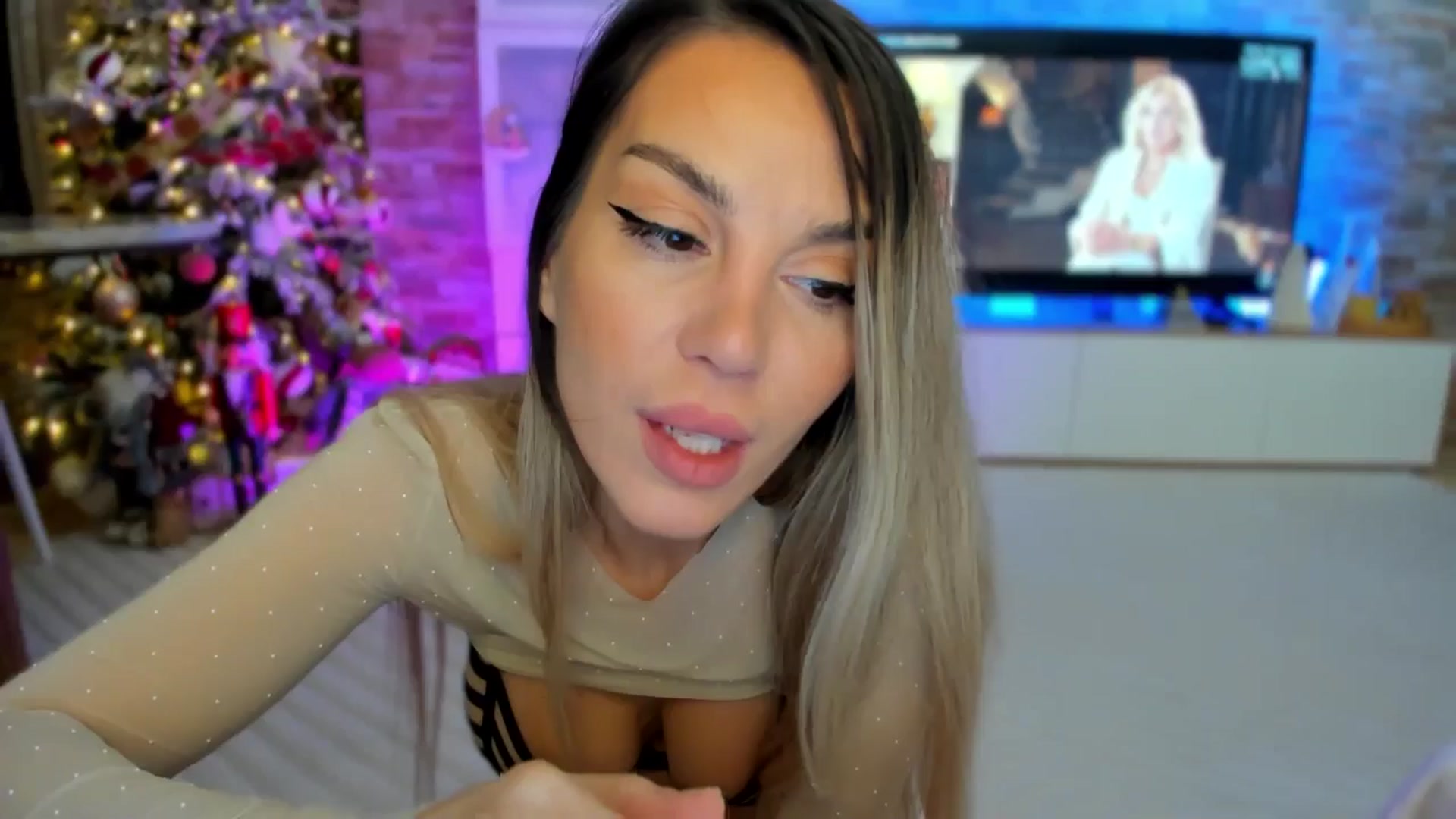 Gallery image thumbnail from Alesia_'s myfreecams stream on, 12/10/2024, 24:54 image 10 of 20