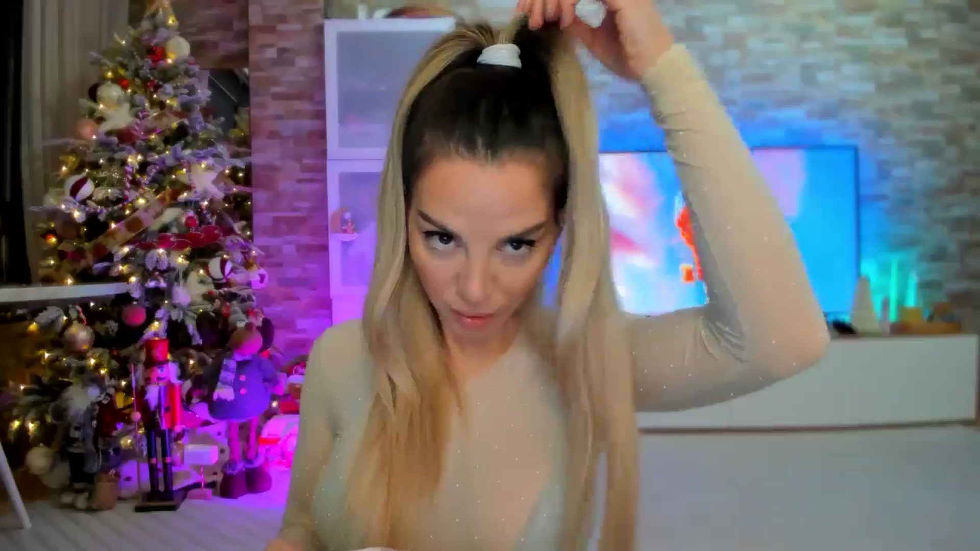 Gallery image thumbnail from Alesia_'s myfreecams stream on, 12/11/2024, 23:07 image 2 of 20