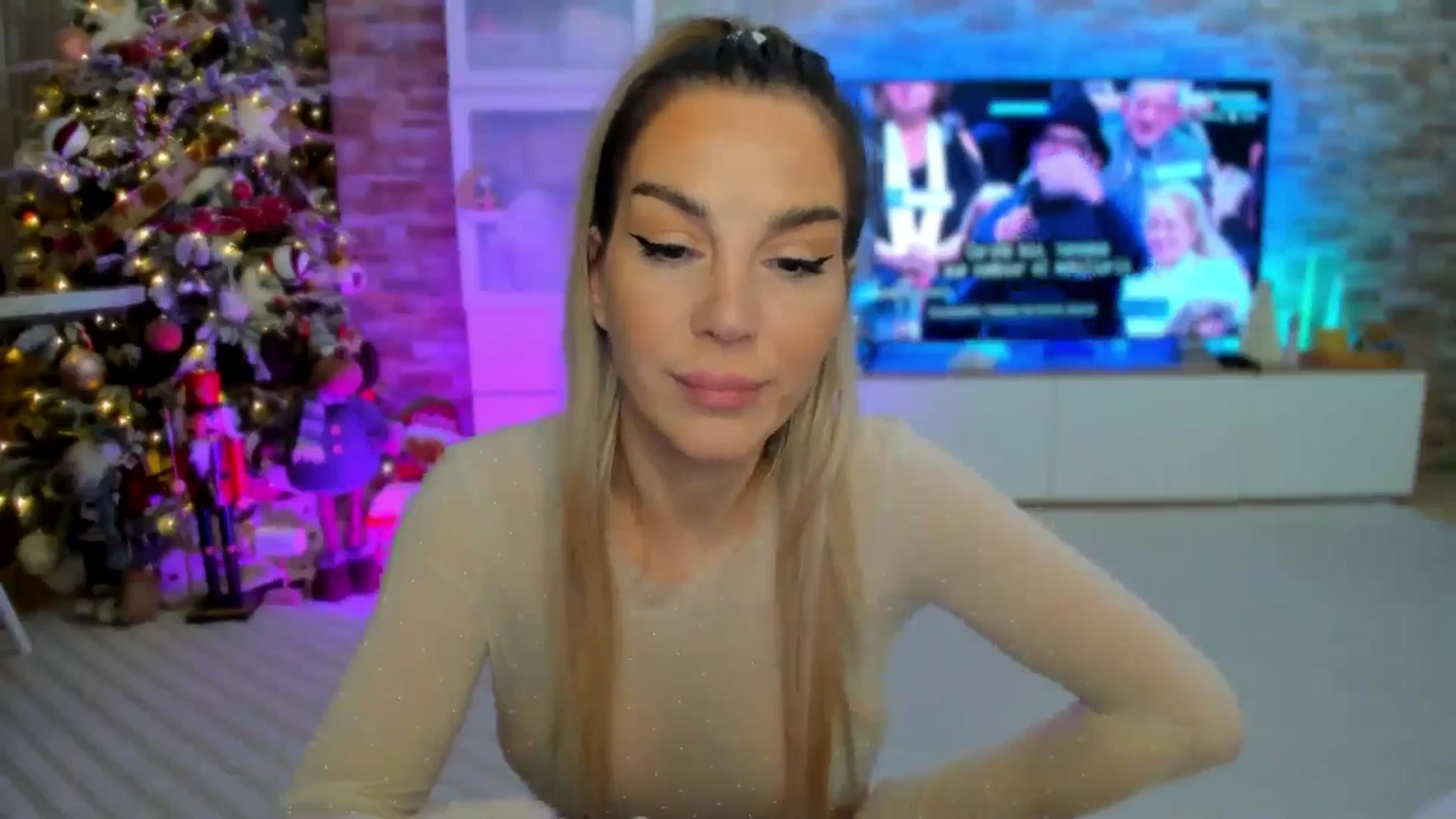 Gallery image thumbnail from Alesia_'s myfreecams stream on, 12/12/2024, 01:23 image 14 of 20