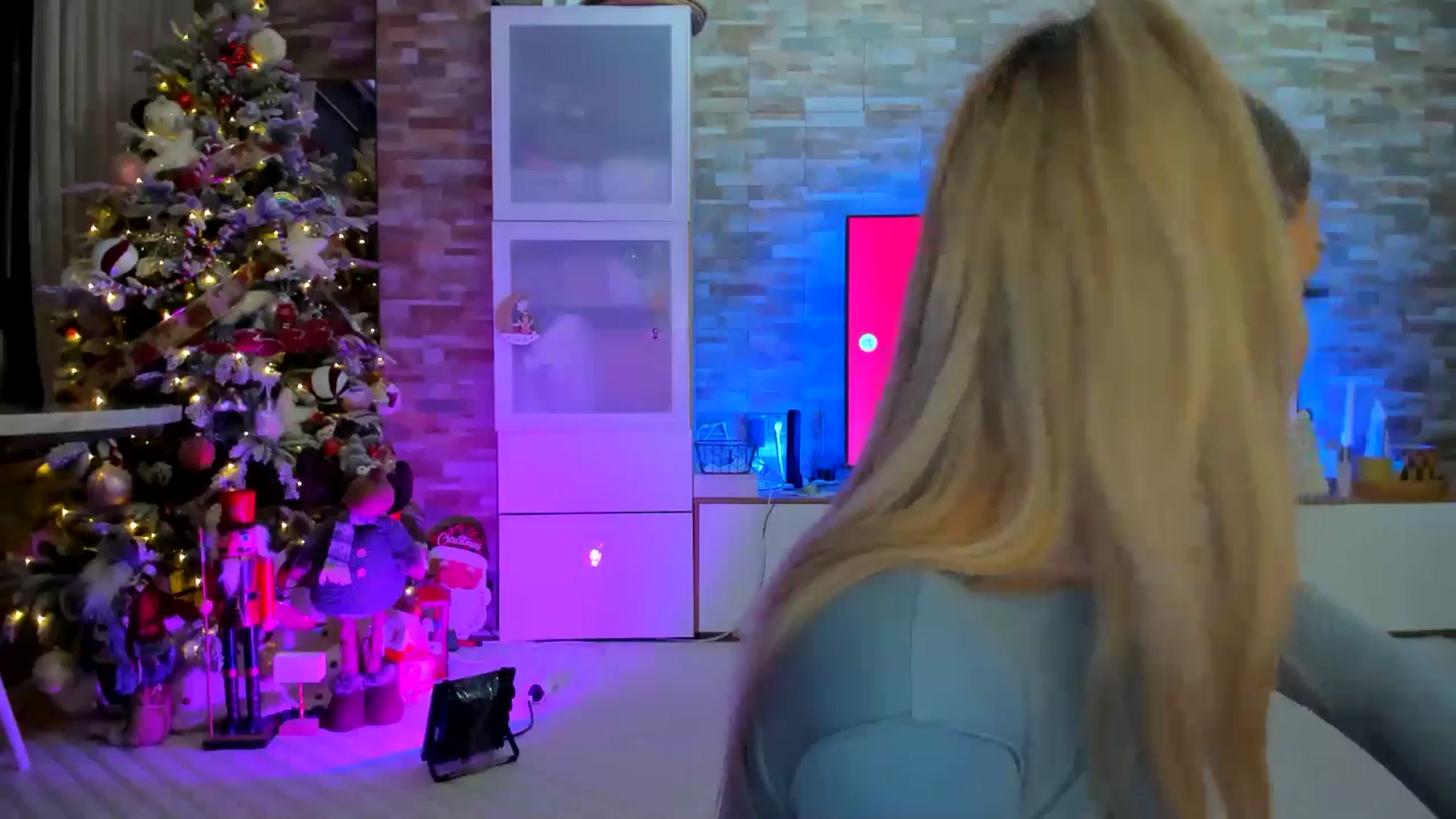 Gallery image thumbnail from Alesia_'s myfreecams stream on, 12/13/2024, 24:30 image 20 of 20