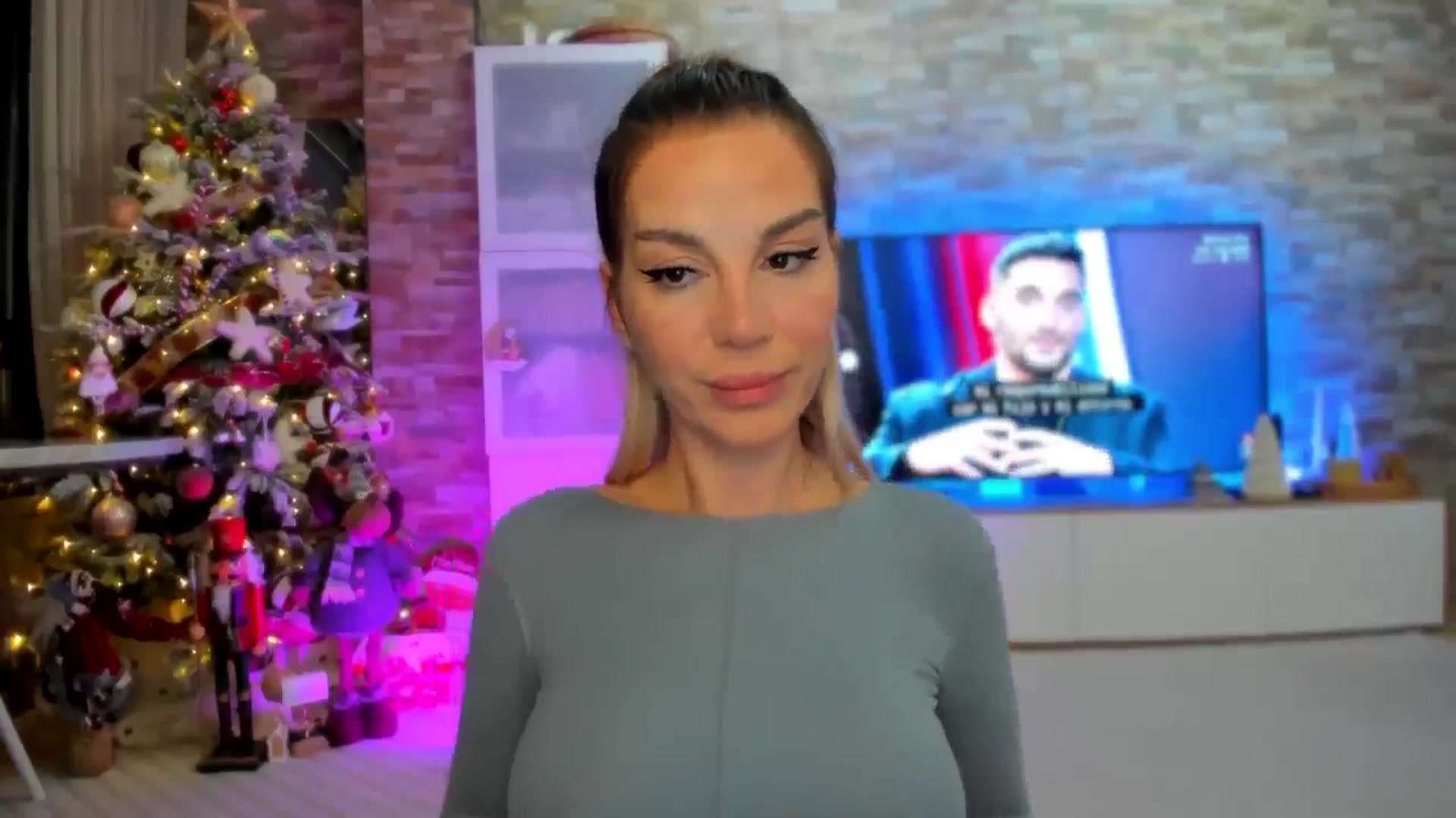 Gallery image thumbnail from Alesia_'s myfreecams stream on, 12/15/2024, 22:27 image 2 of 20