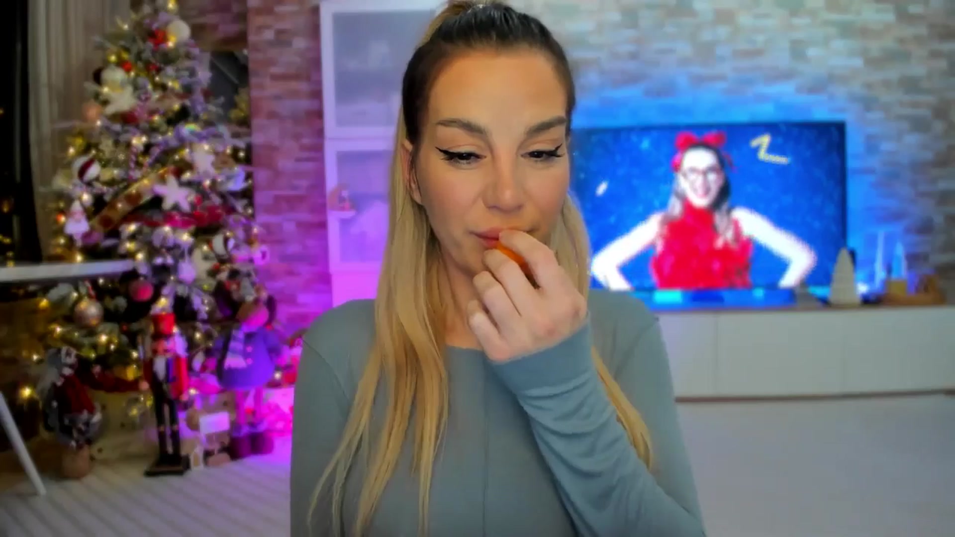 Gallery image thumbnail from Alesia_'s myfreecams stream on, 12/15/2024, 23:49 image 6 of 20