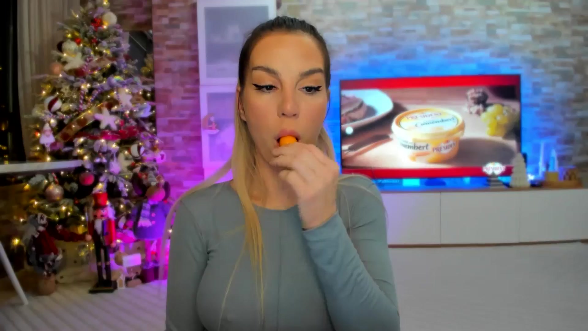 Gallery image thumbnail from Alesia_'s myfreecams stream on, 12/15/2024, 23:49 image 5 of 20