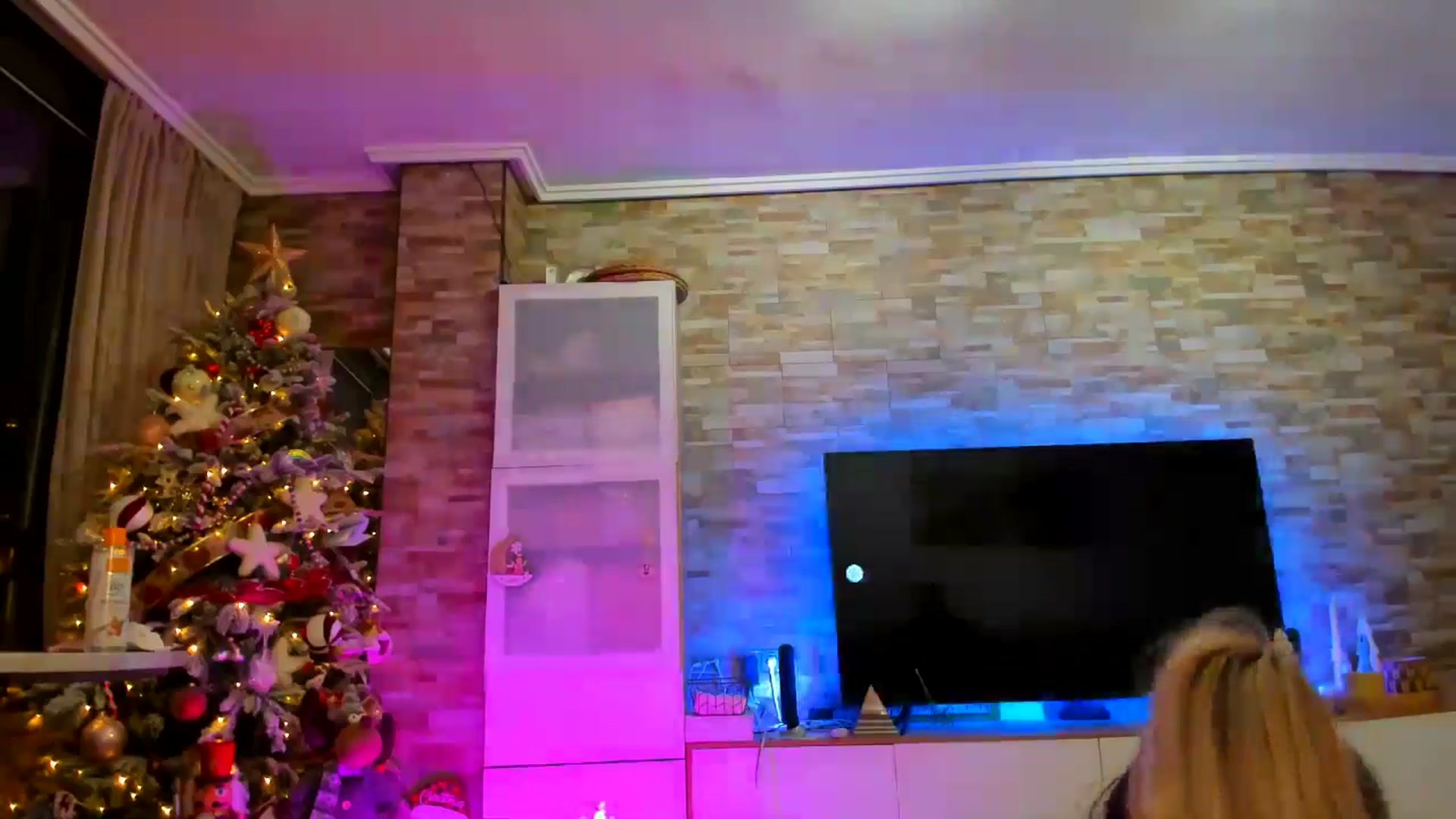 Gallery image thumbnail from Alesia_'s myfreecams stream on, 12/15/2024, 23:49 image 3 of 20