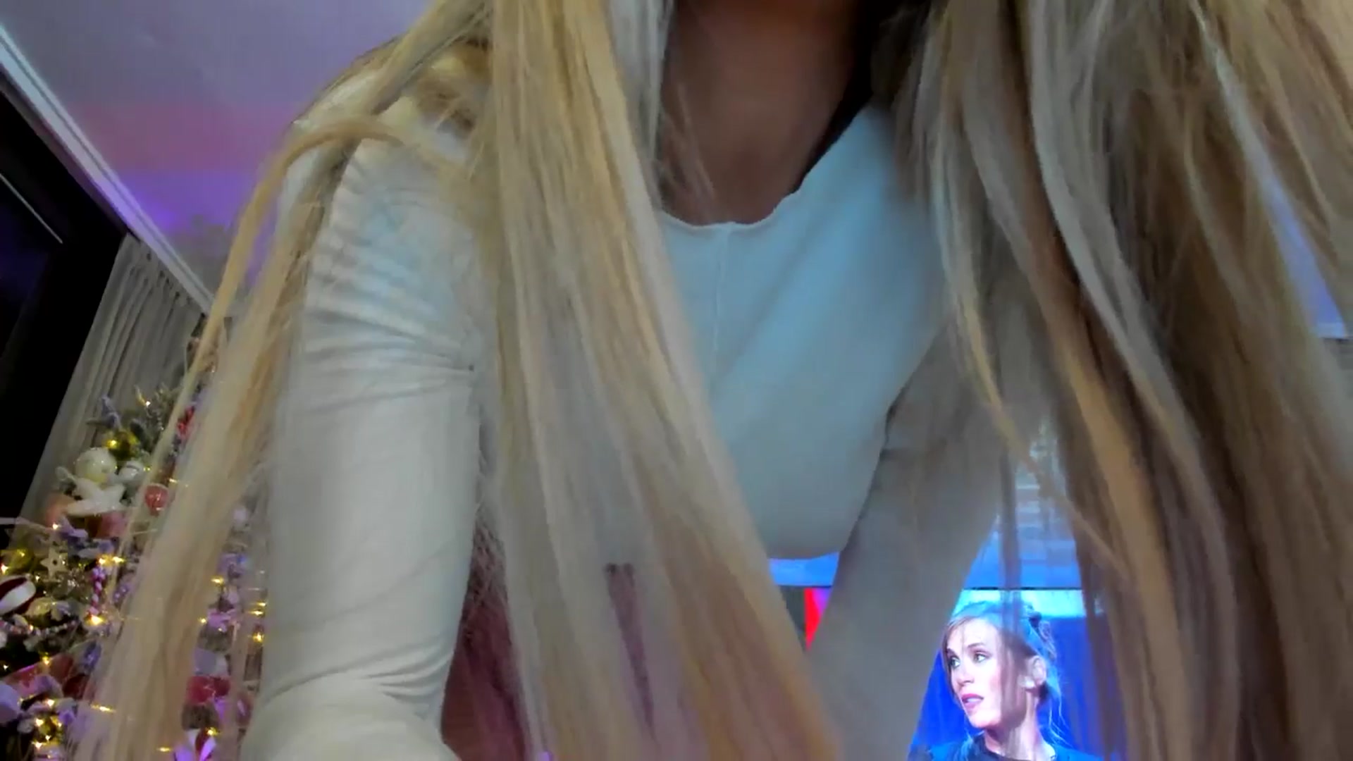 Gallery image thumbnail from Alesia_'s myfreecams stream on, 12/20/2024, 24:10 image 14 of 20