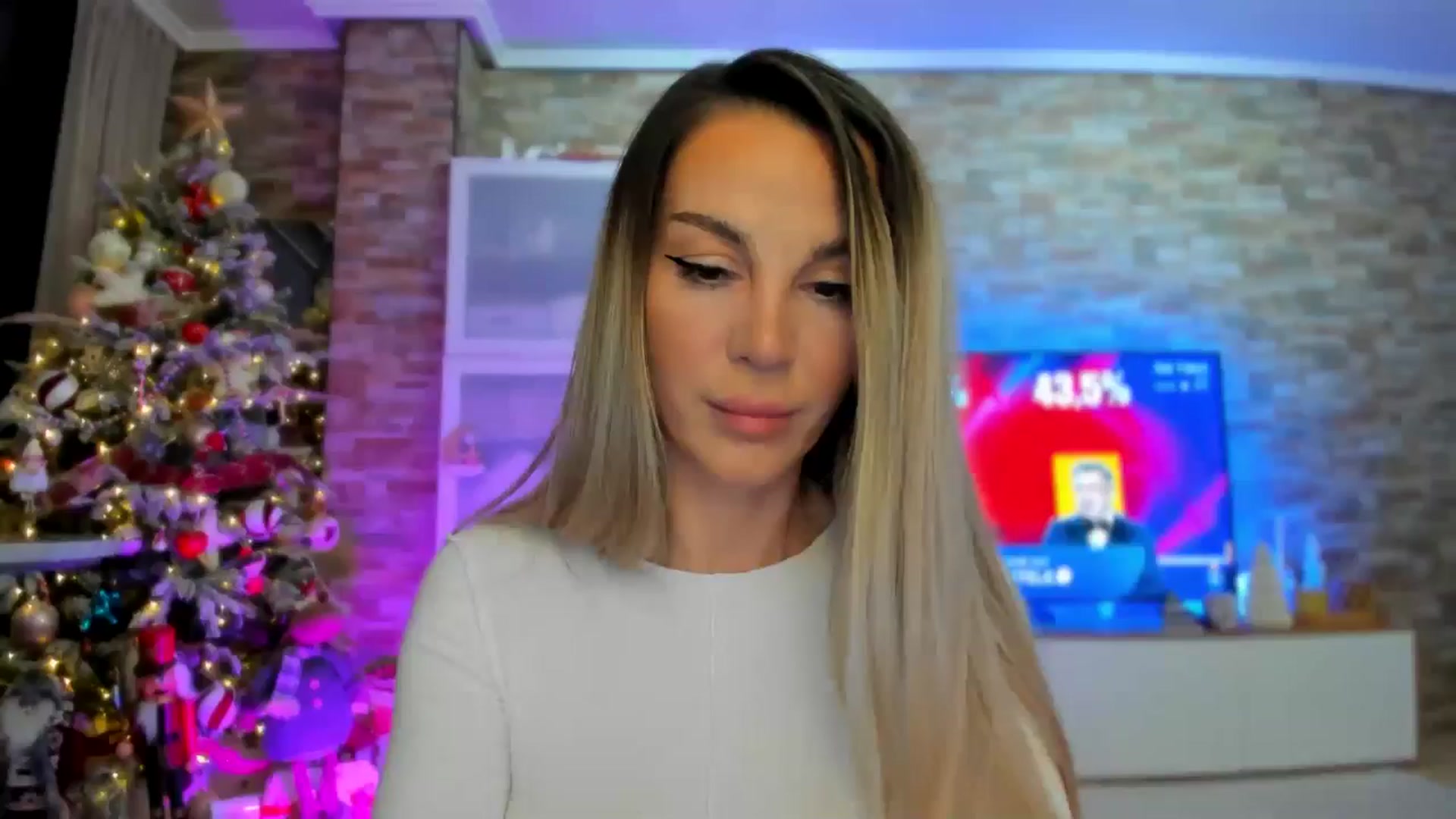 Gallery image thumbnail from Alesia_'s myfreecams stream on, 12/20/2024, 24:10 image 1 of 20