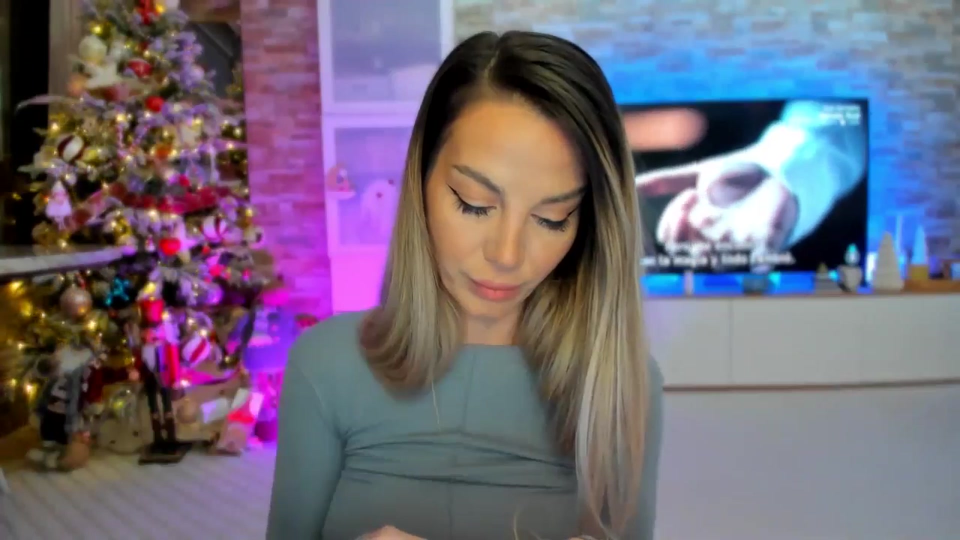 Gallery image thumbnail from Alesia_'s myfreecams stream on, 12/22/2024, 24:01 image 18 of 20