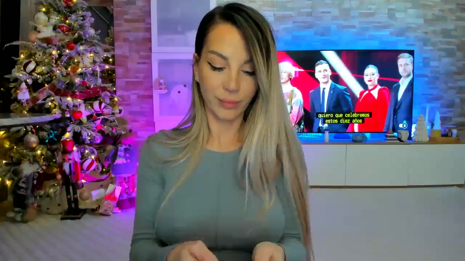 Gallery image thumbnail from Alesia_'s myfreecams stream on, 12/22/2024, 01:03 image 19 of 20