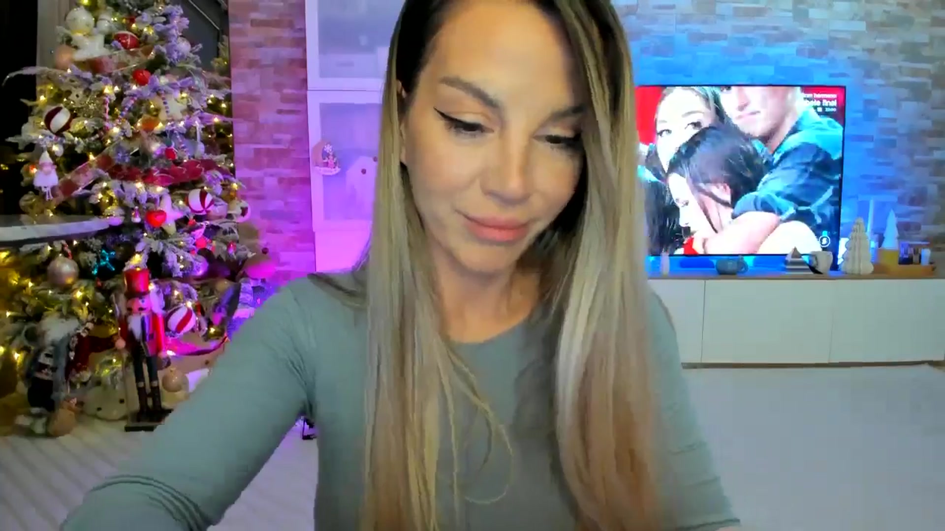 Gallery image thumbnail from Alesia_'s myfreecams stream on, 12/22/2024, 01:03 image 20 of 20