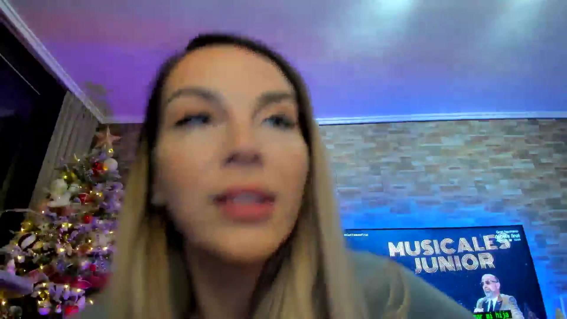 Gallery image thumbnail from Alesia_'s myfreecams stream on, 12/22/2024, 01:03 image 7 of 20