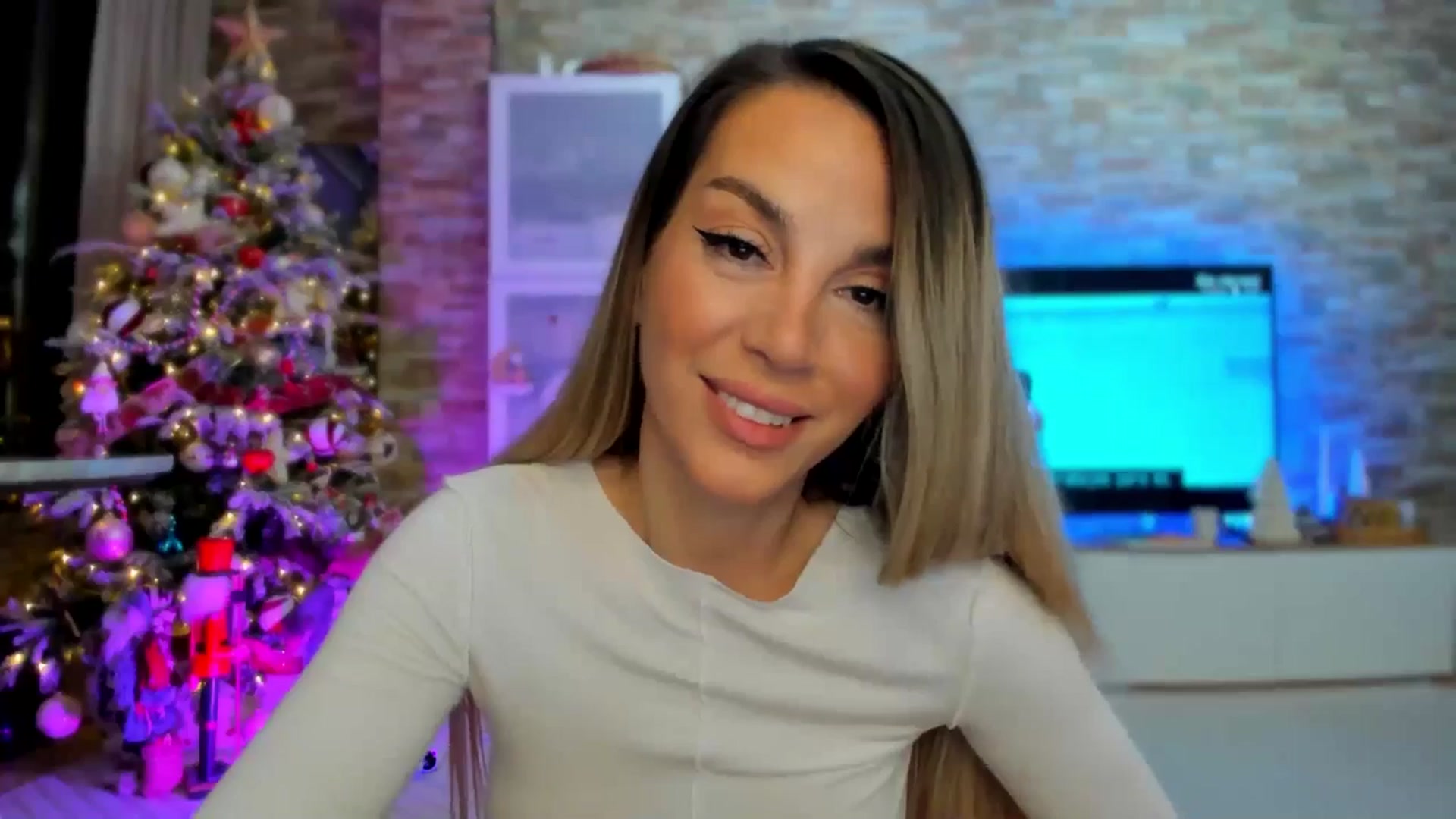 Gallery image thumbnail from Alesia_'s myfreecams stream on, 12/27/2024, 02:00 image 10 of 20